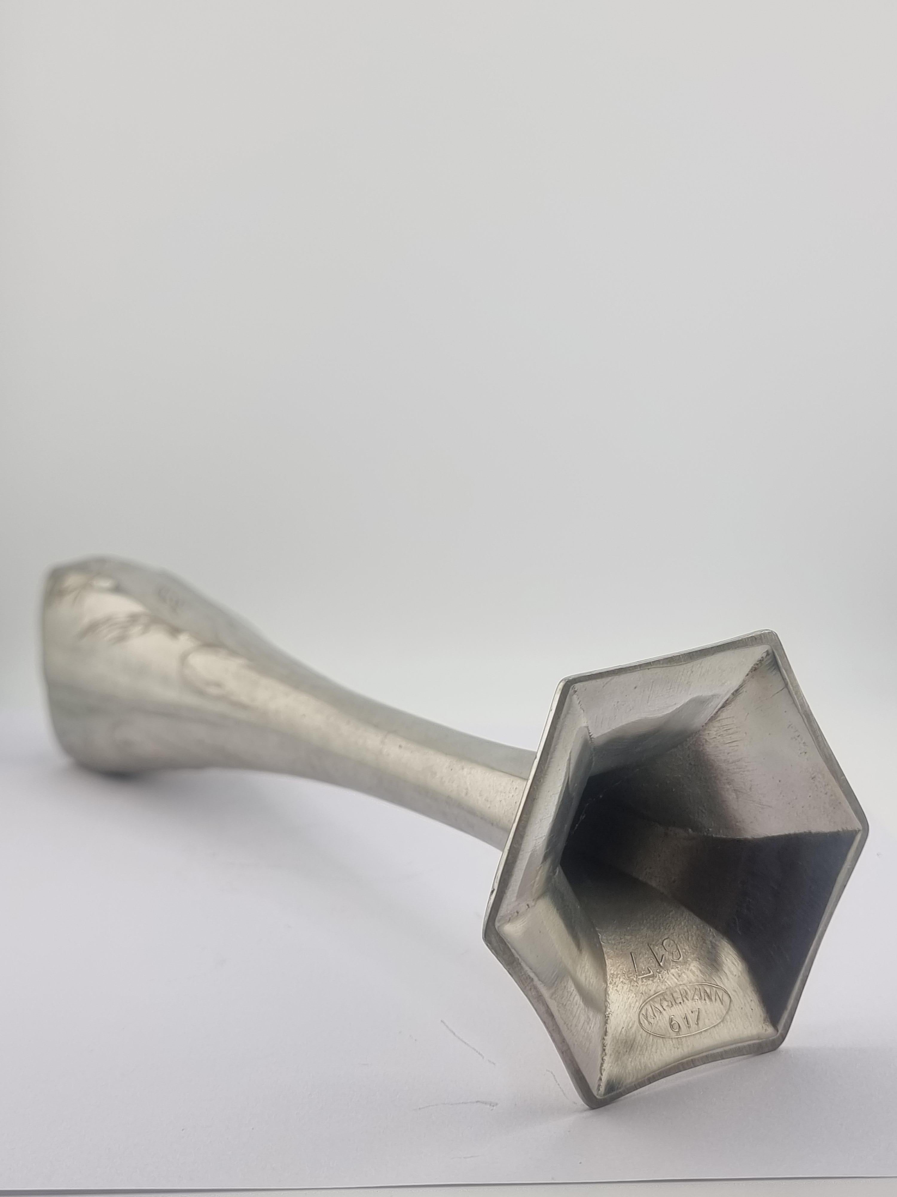 Vaso in peltro Art Nouveau Kayserzinn 617 Fiori Tulipani Lattina in vendita 5