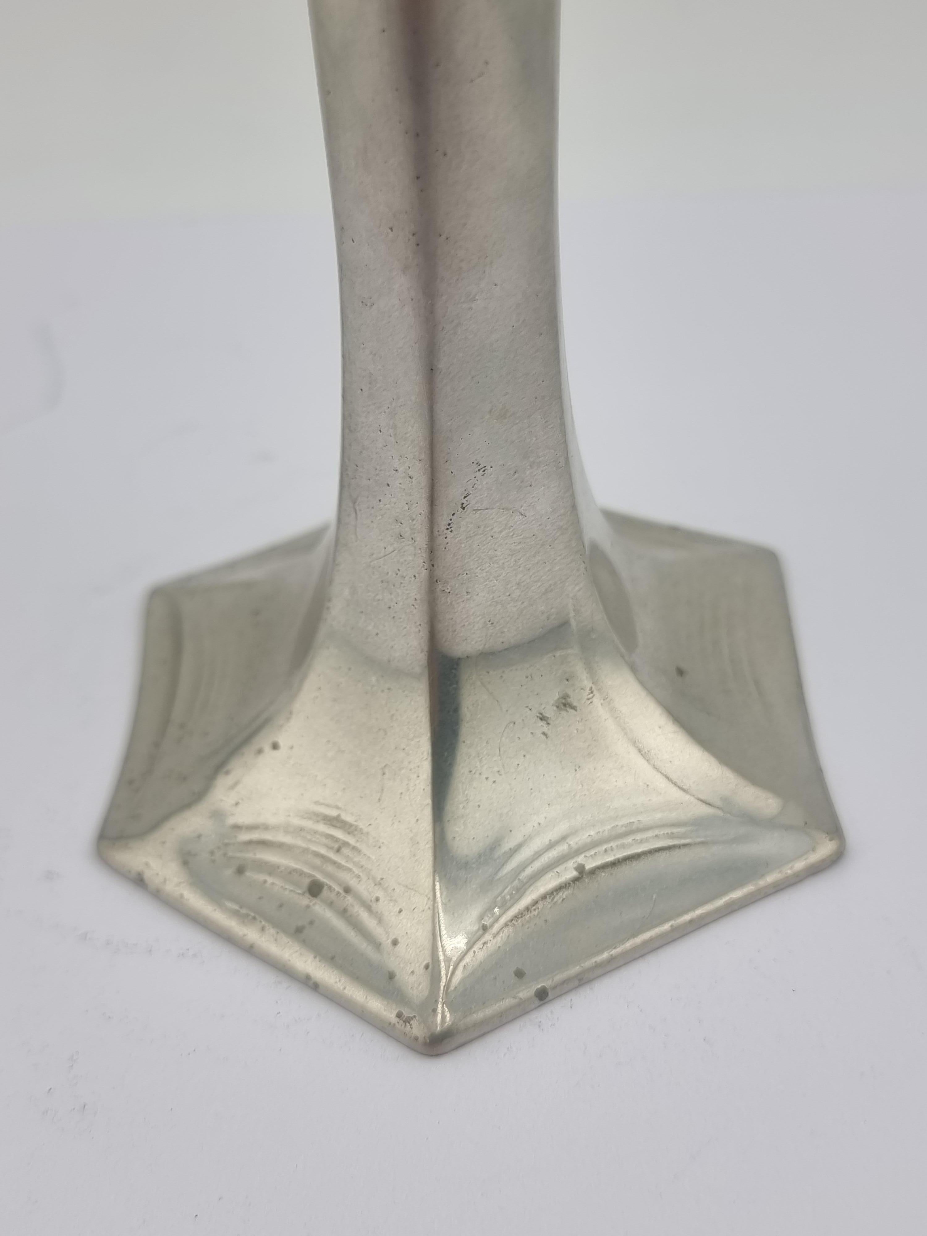Vaso in peltro Art Nouveau Kayserzinn 617 Fiori Tulipani Lattina in vendita 2