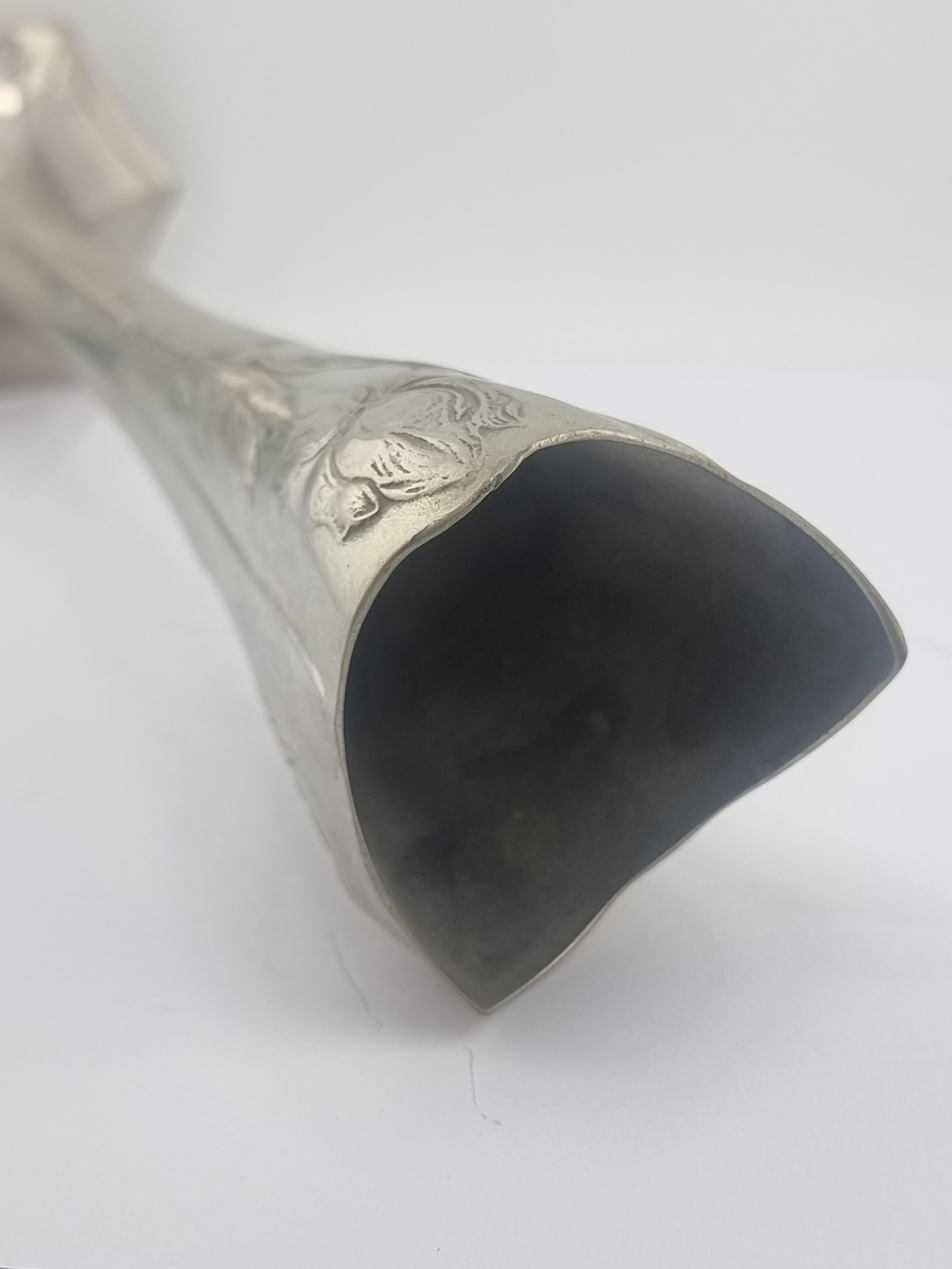 Vaso in peltro Art Nouveau Kayserzinn 617 Fiori Tulipani Lattina in vendita 4