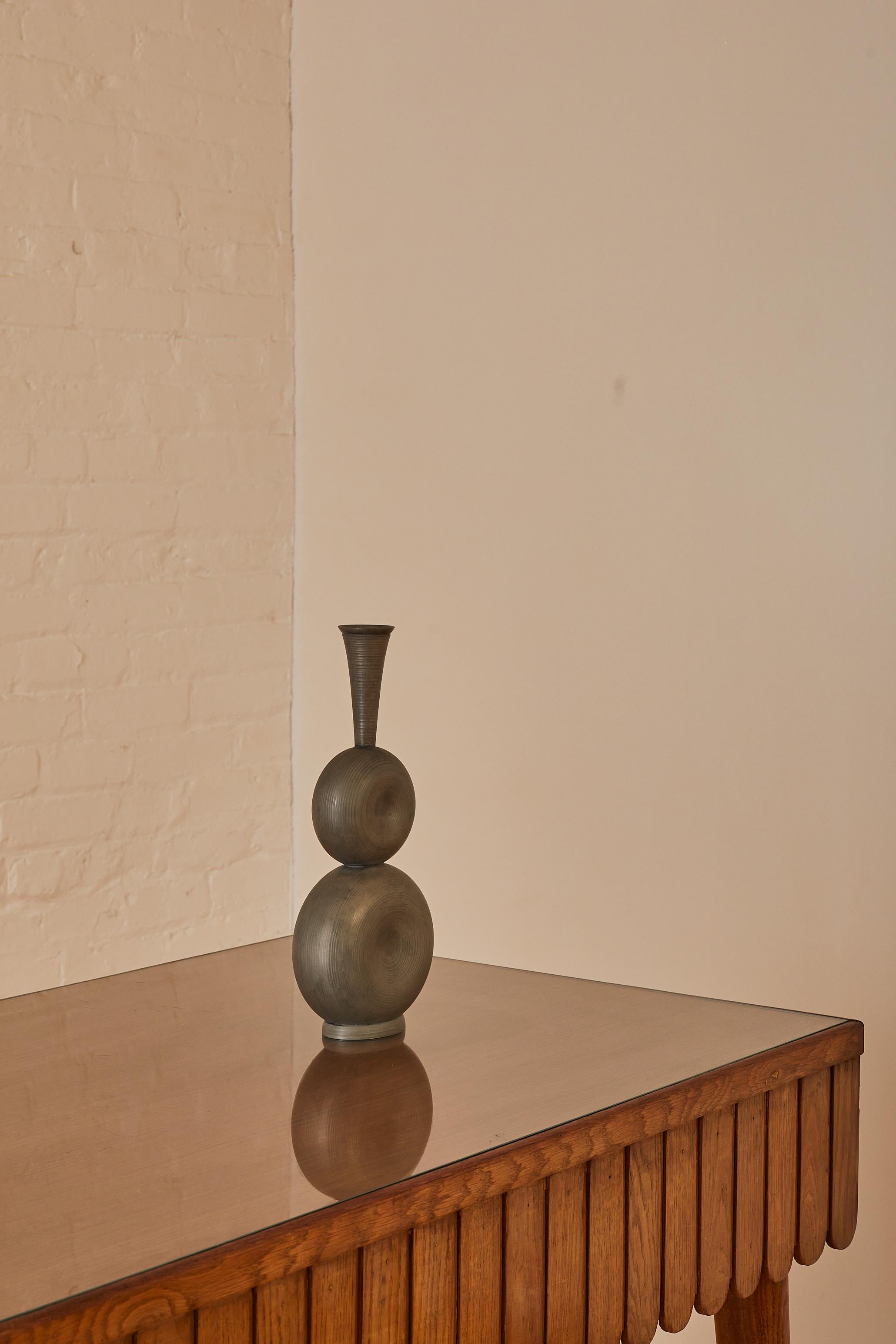 Mid-Century moderno Vaso a bottiglia in peltro di Gunnar Havstad in vendita