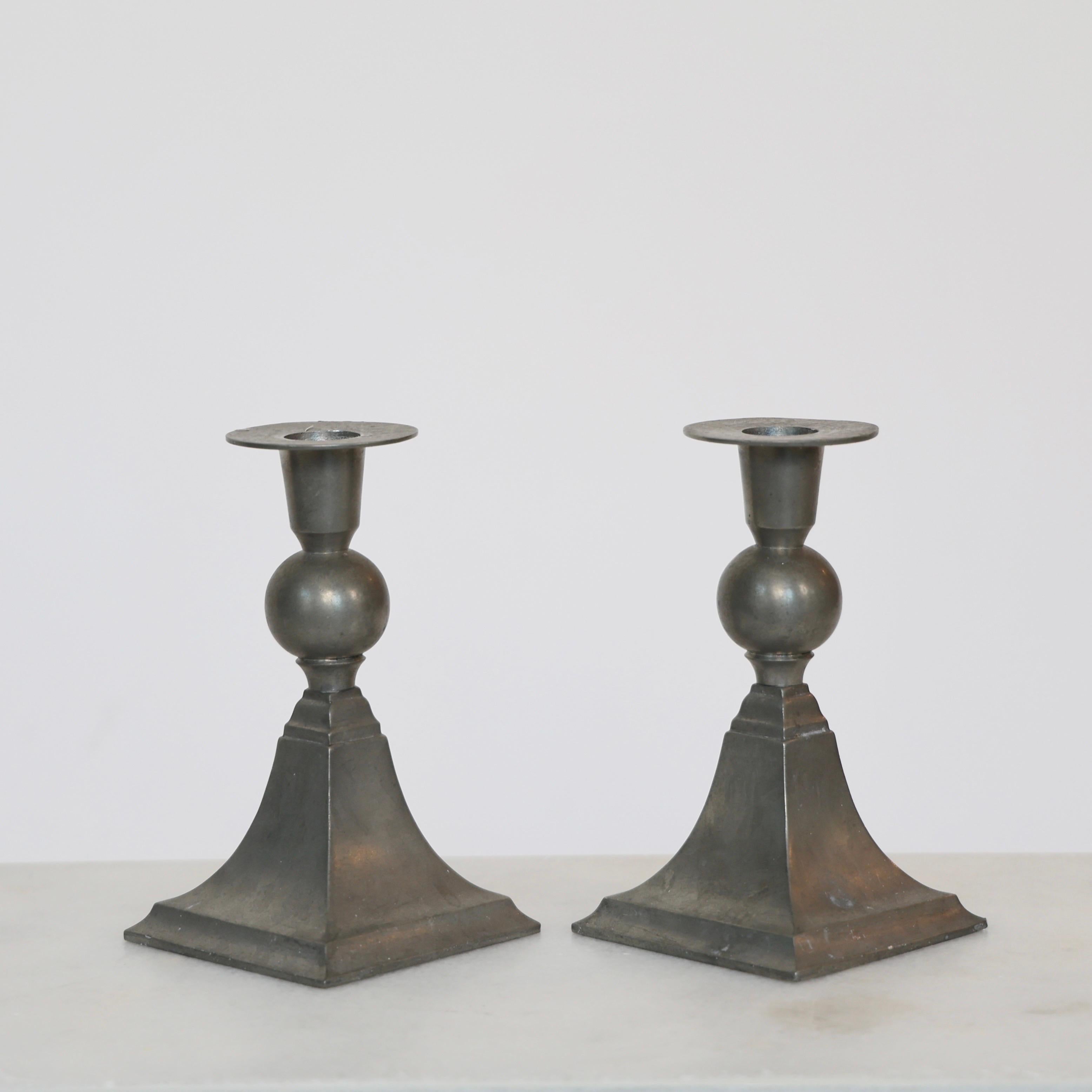 Kerzenständer aus Zinn von Just Andersen, 1920er Jahre, Dänemark (Art nouveau) im Angebot