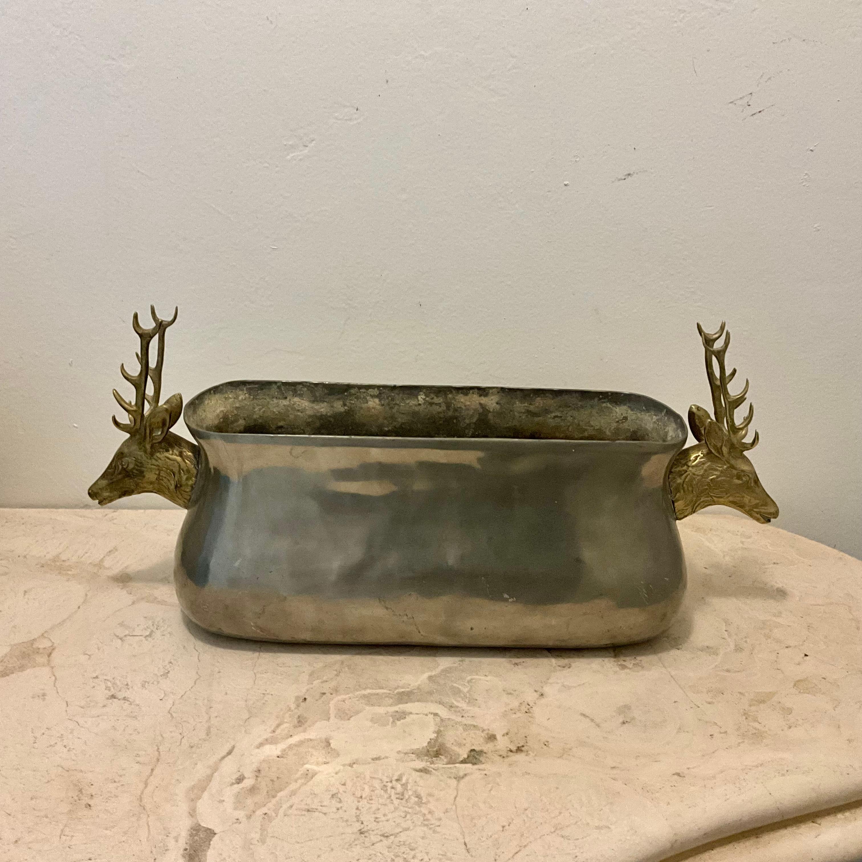 Mid-Century Modern Centre de table en étain avec poignées en cerf en laiton par De Quevedo & De Campos pour Valenti en vente