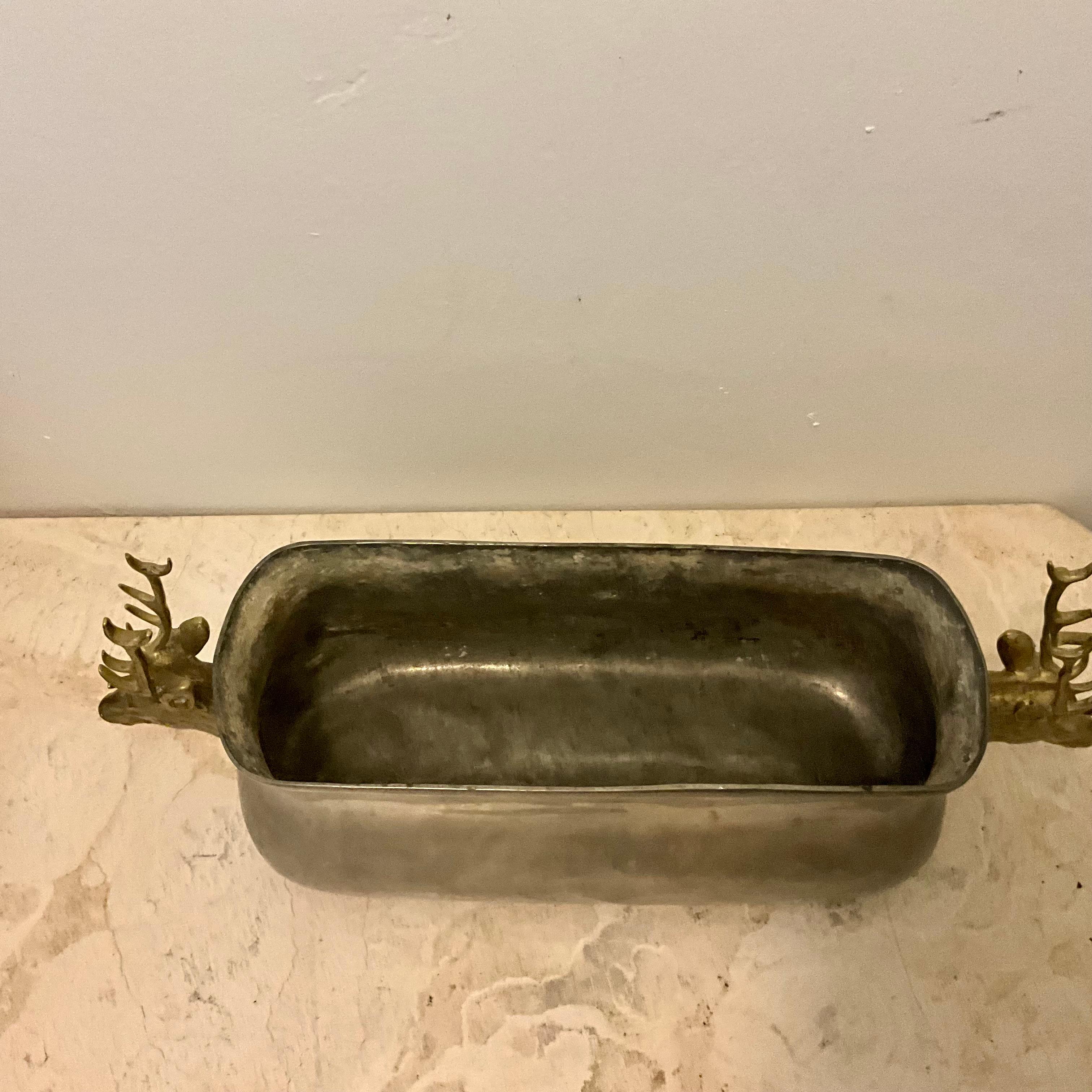 Centre de table en étain avec poignées en cerf en laiton par De Quevedo & De Campos pour Valenti en vente 1