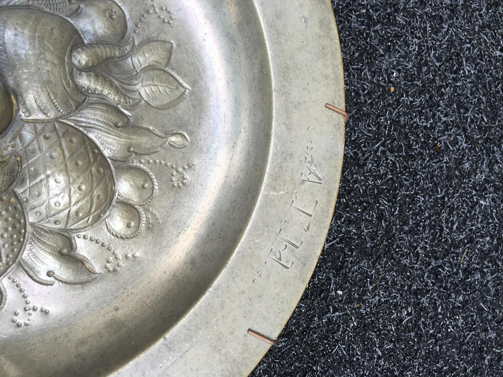 Pewter Charger with Fruit, Possibly American, circa 1771 In Good Condition For Sale In Atlanta, GA