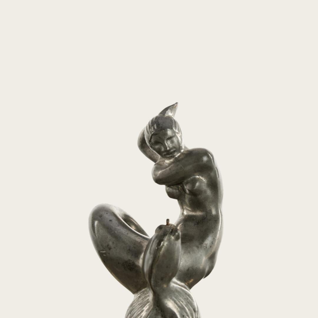 Pewter Dish with Mermaid and Fish Centerpiece in The Style of Just Andersen im Zustand „Gut“ im Angebot in Brooklyn, NY