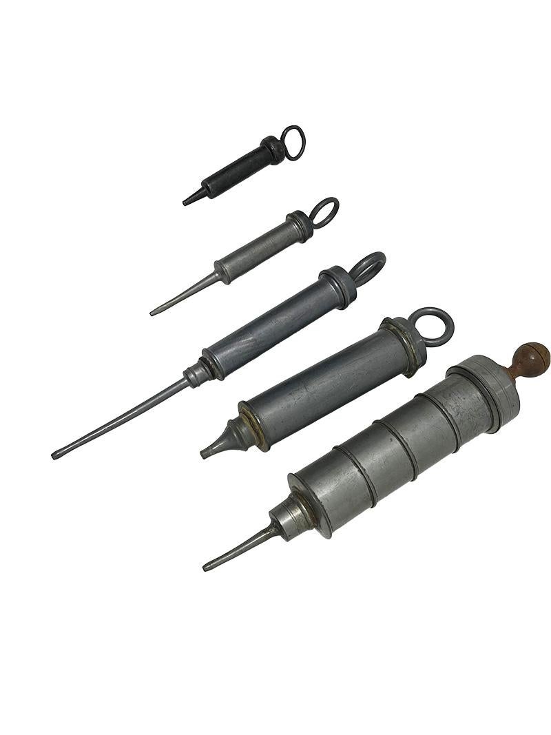 XIXe siècle Seringue à lavement en étain avec piston, 19e siècle en vente