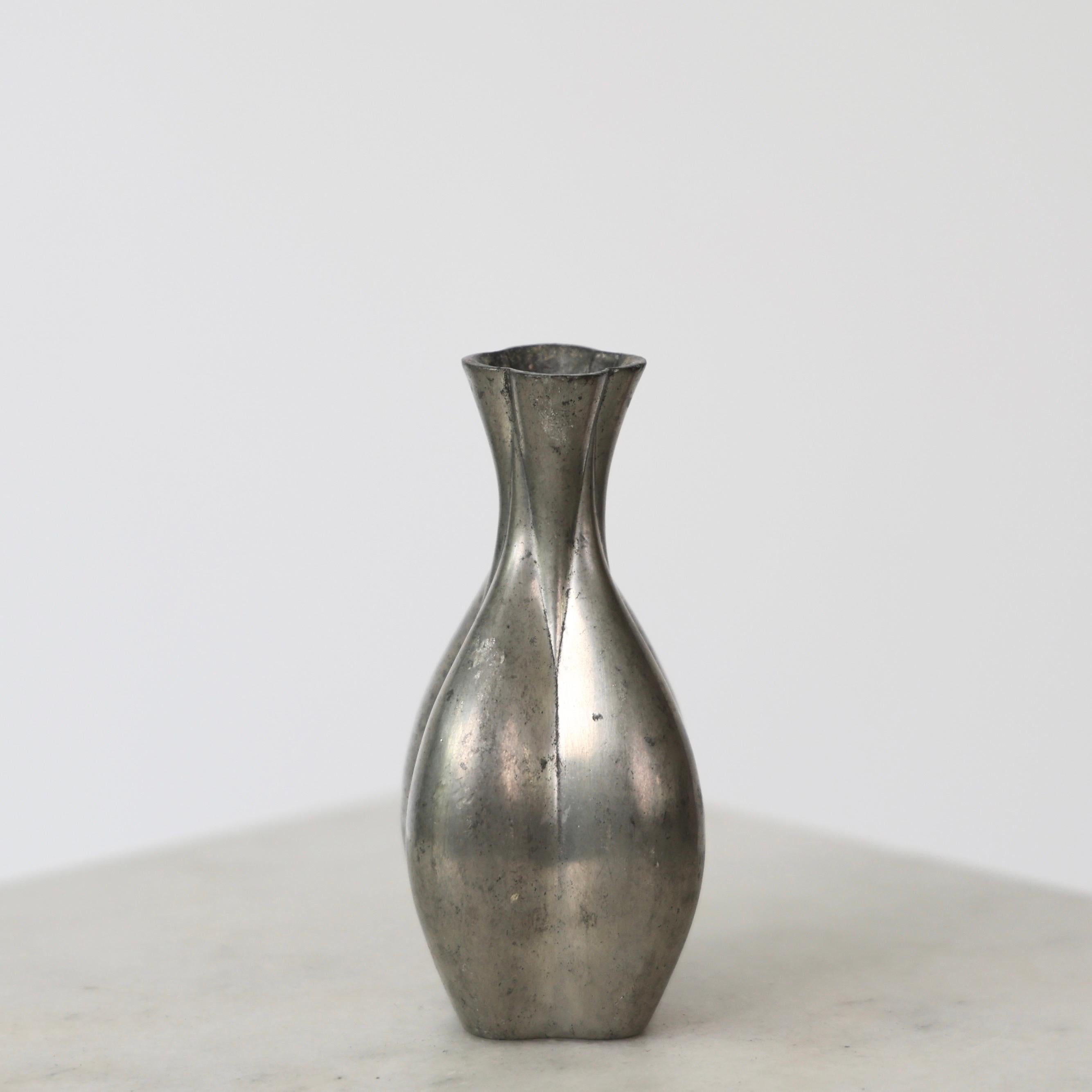 Blumenvase aus Zinn von Just Andersen, 1930er Jahre, Dänemark (Mitte des 20. Jahrhunderts) im Angebot