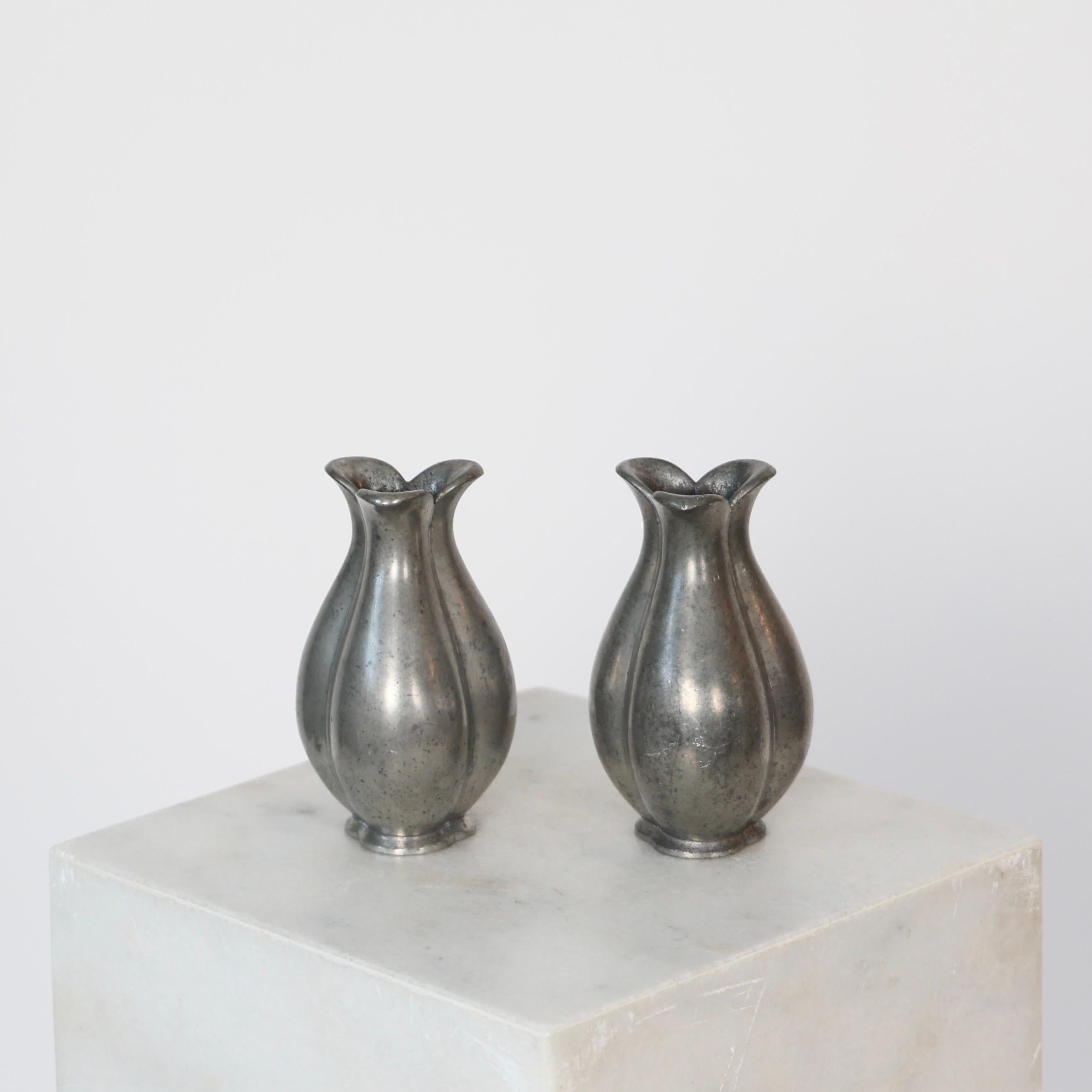 Vasi da fiori in peltro di Ellen Schlanbusch per Just Andersen, anni '40, Danimarca in vendita 4