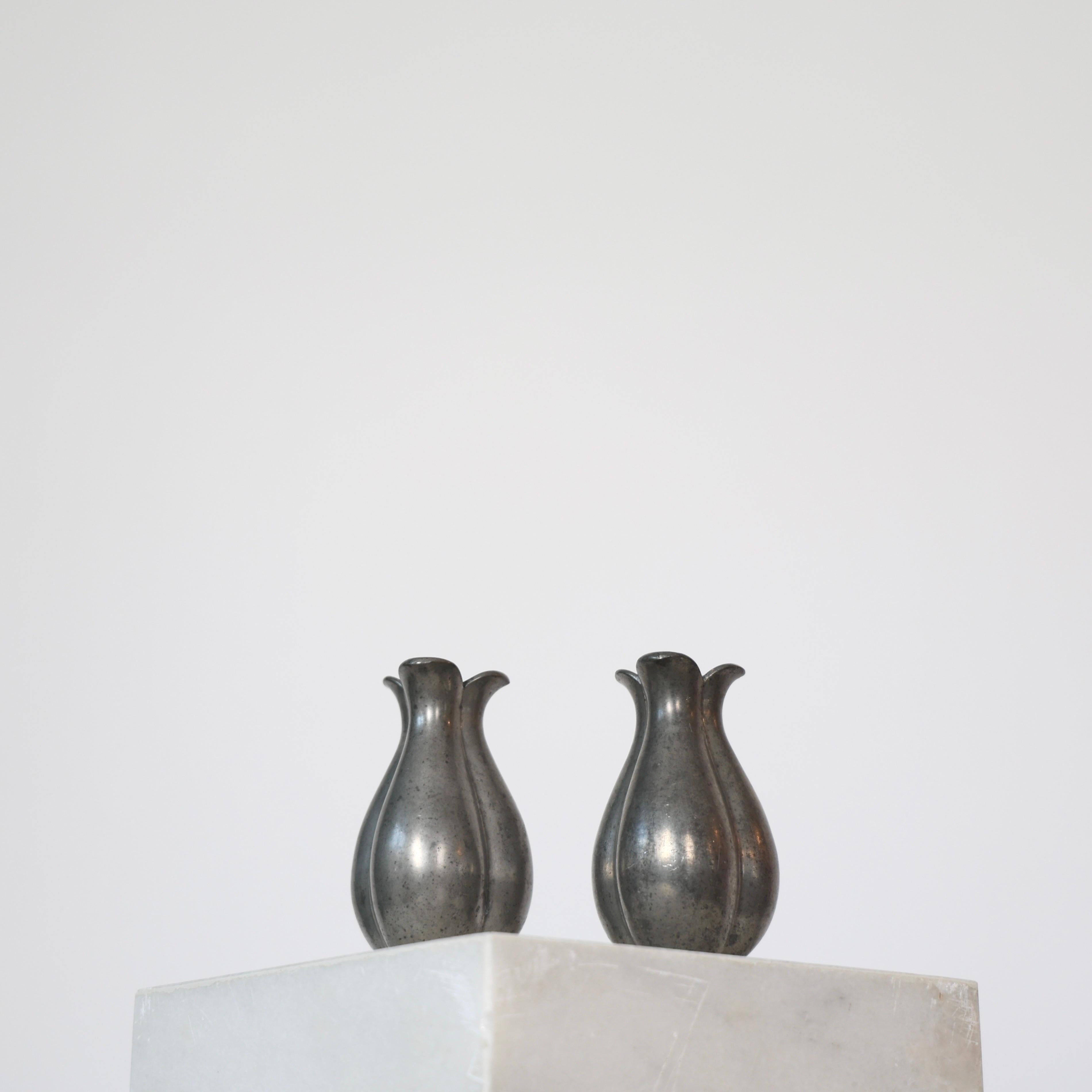 Art Déco Vasi da fiori in peltro di Ellen Schlanbusch per Just Andersen, anni '40, Danimarca in vendita