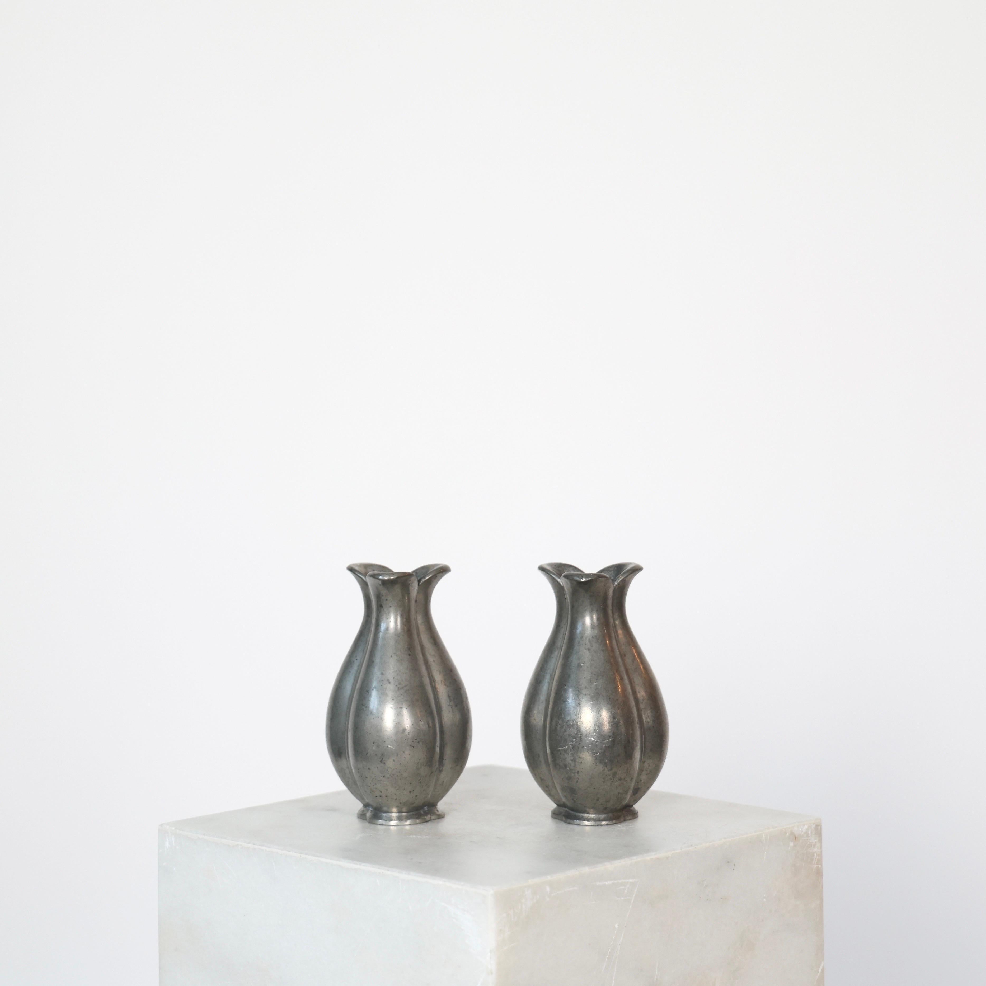 Danese Vasi da fiori in peltro di Ellen Schlanbusch per Just Andersen, anni '40, Danimarca in vendita