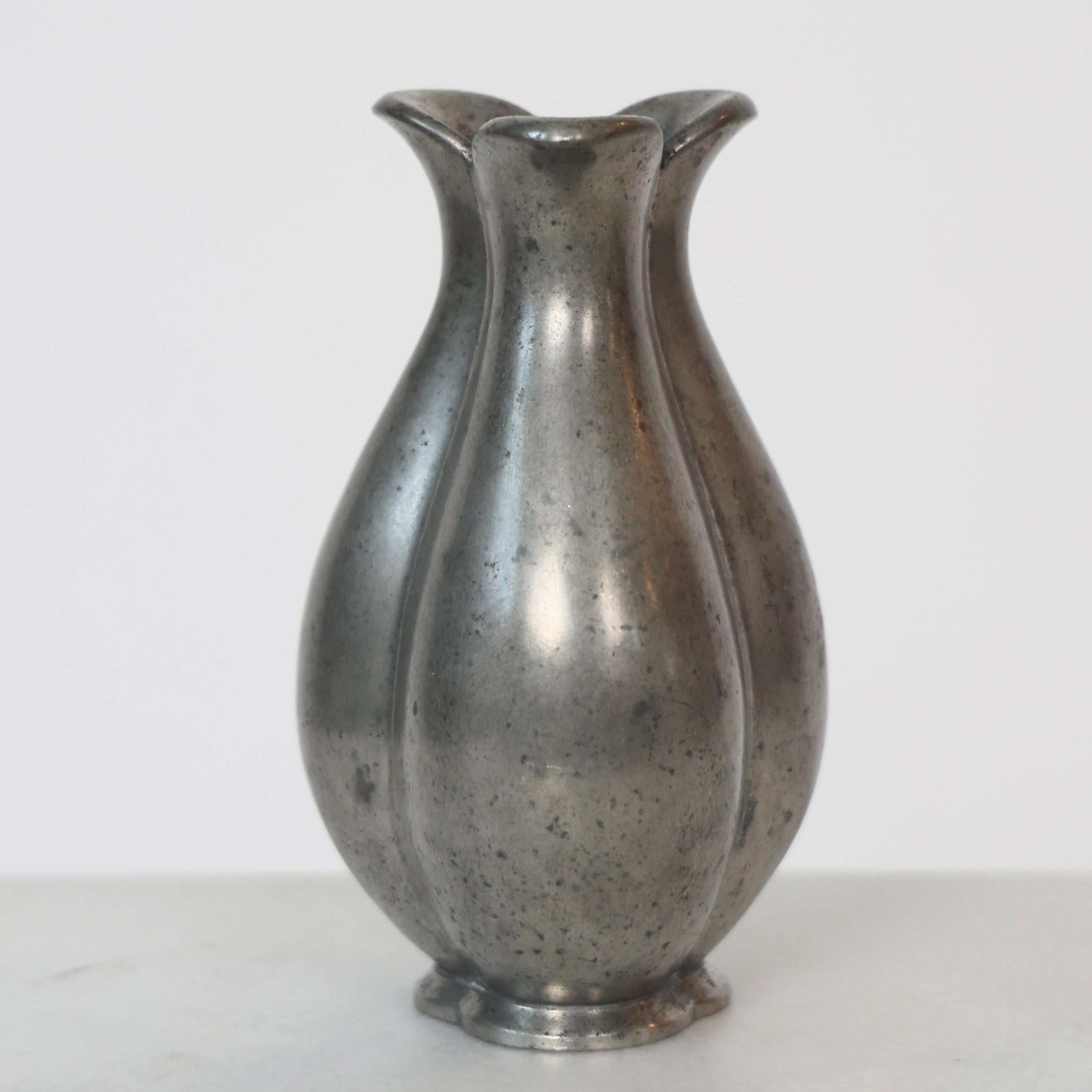 Vasi da fiori in peltro di Ellen Schlanbusch per Just Andersen, anni '40, Danimarca in vendita 2