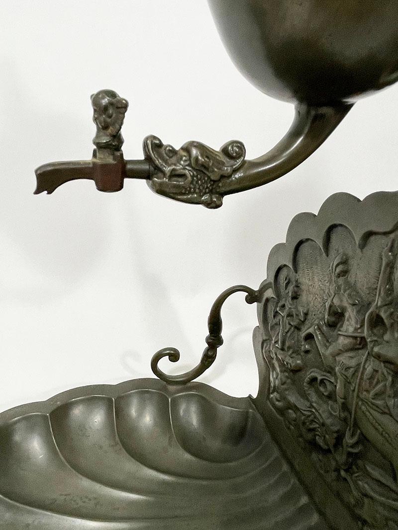 Pewter fountain and basin with a scene of Saint George and the dragon For Sale 9
