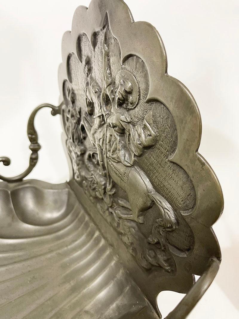 Pewter fountain and basin with a scene of Saint George and the dragon For Sale 10