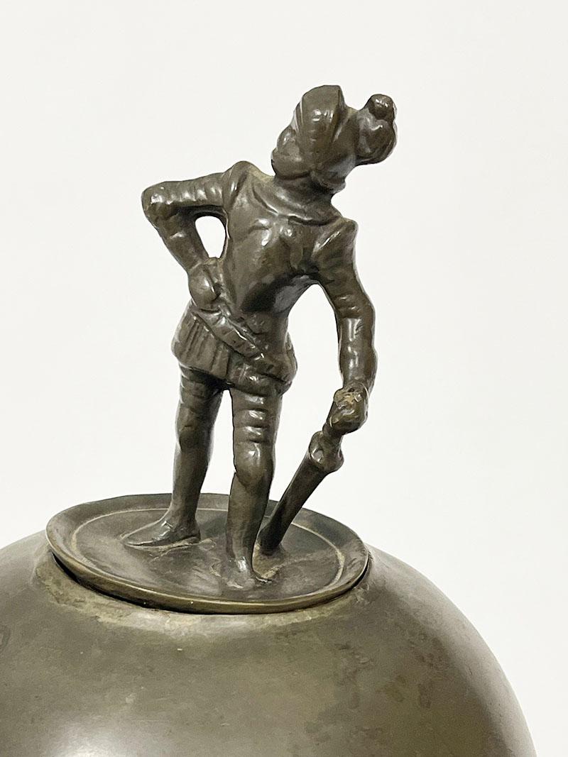 Pewter fountain and basin with a scene of Saint George and the dragon For Sale 12
