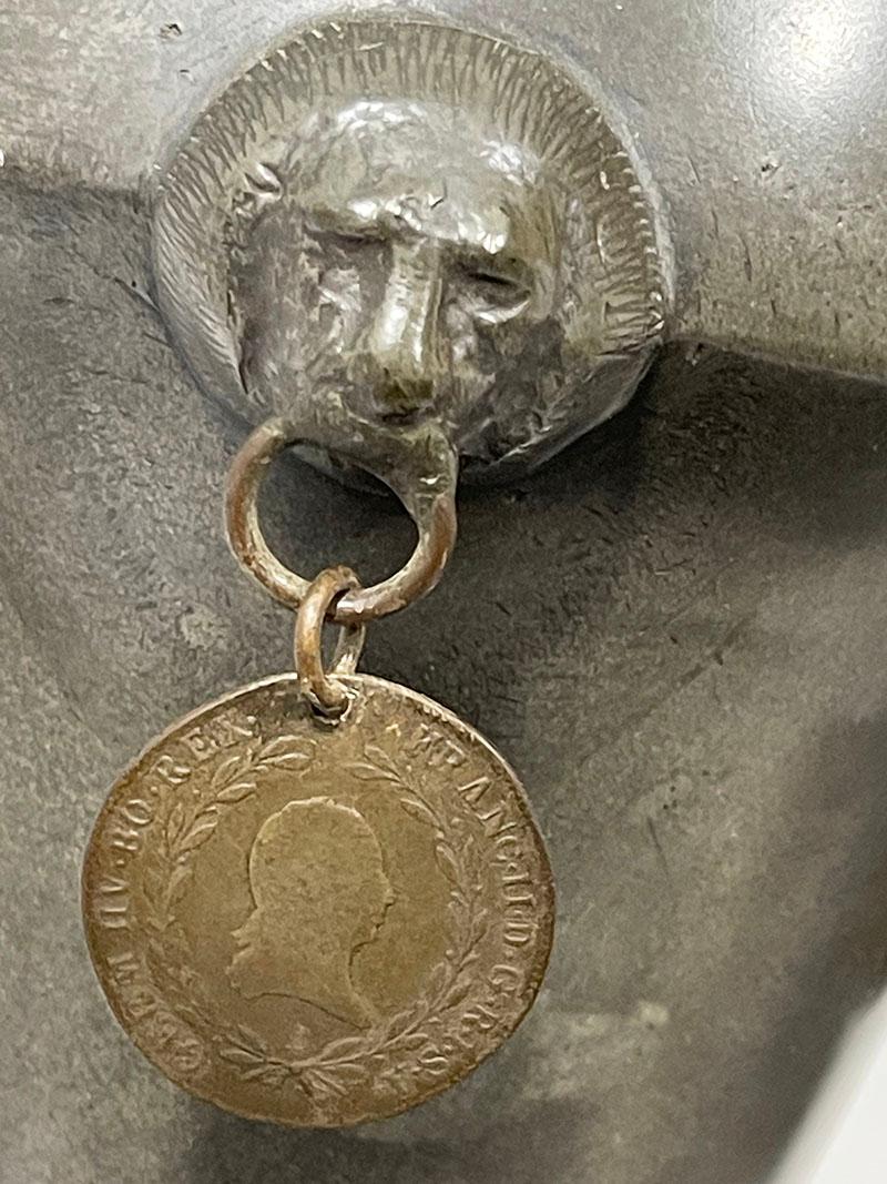 Pewter fountain and basin with a scene of Saint George and the dragon For Sale 3