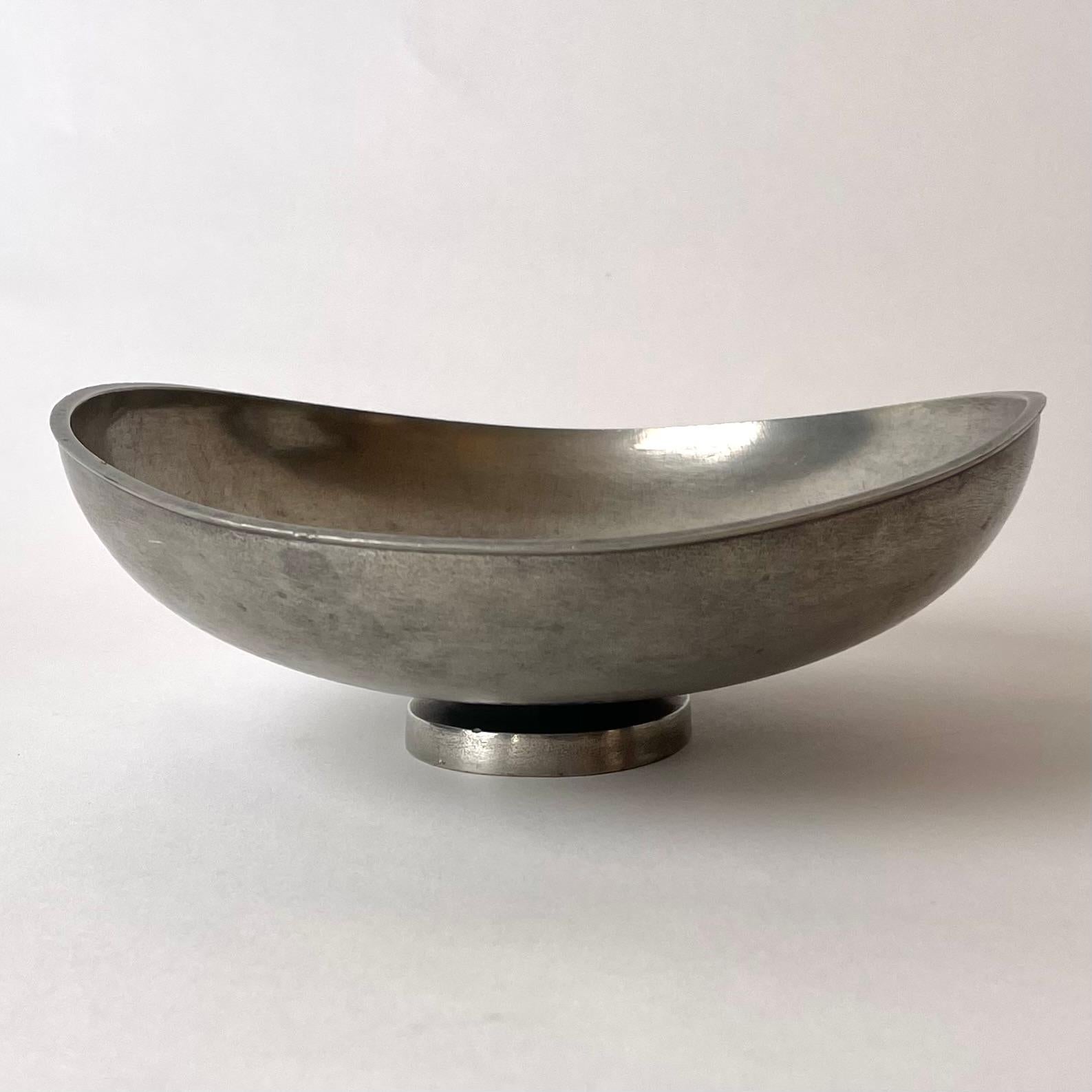 Swedish Pewter fruit bowl designed by Edvin Ollers, Sweden. Mid-20th Century For Sale