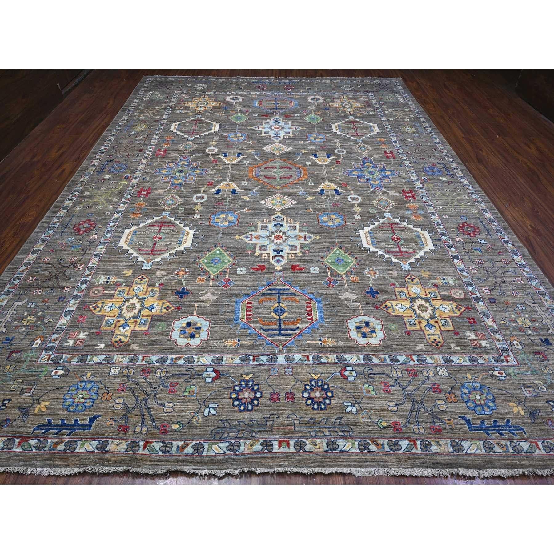 Ce fabuleux tapis noué à la main a été créé et conçu pour une résistance et une durabilité accrues. Ce tapis a été fabriqué à la main pendant des semaines selon la méthode traditionnelle qui est utilisée pour faire des
Taille exacte du tapis en