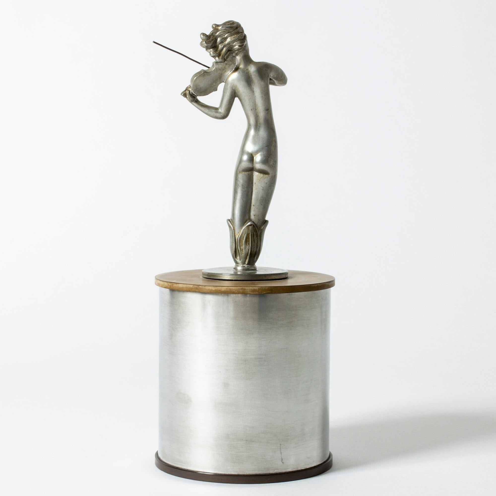 Striking pewter jar by Ivar Ålenius-Björk, with the lid adorned with a beautiful violin-playing woman. Bakelite lid and bottom. Lovely attention to detail, like the woman’s wind-blown hair.