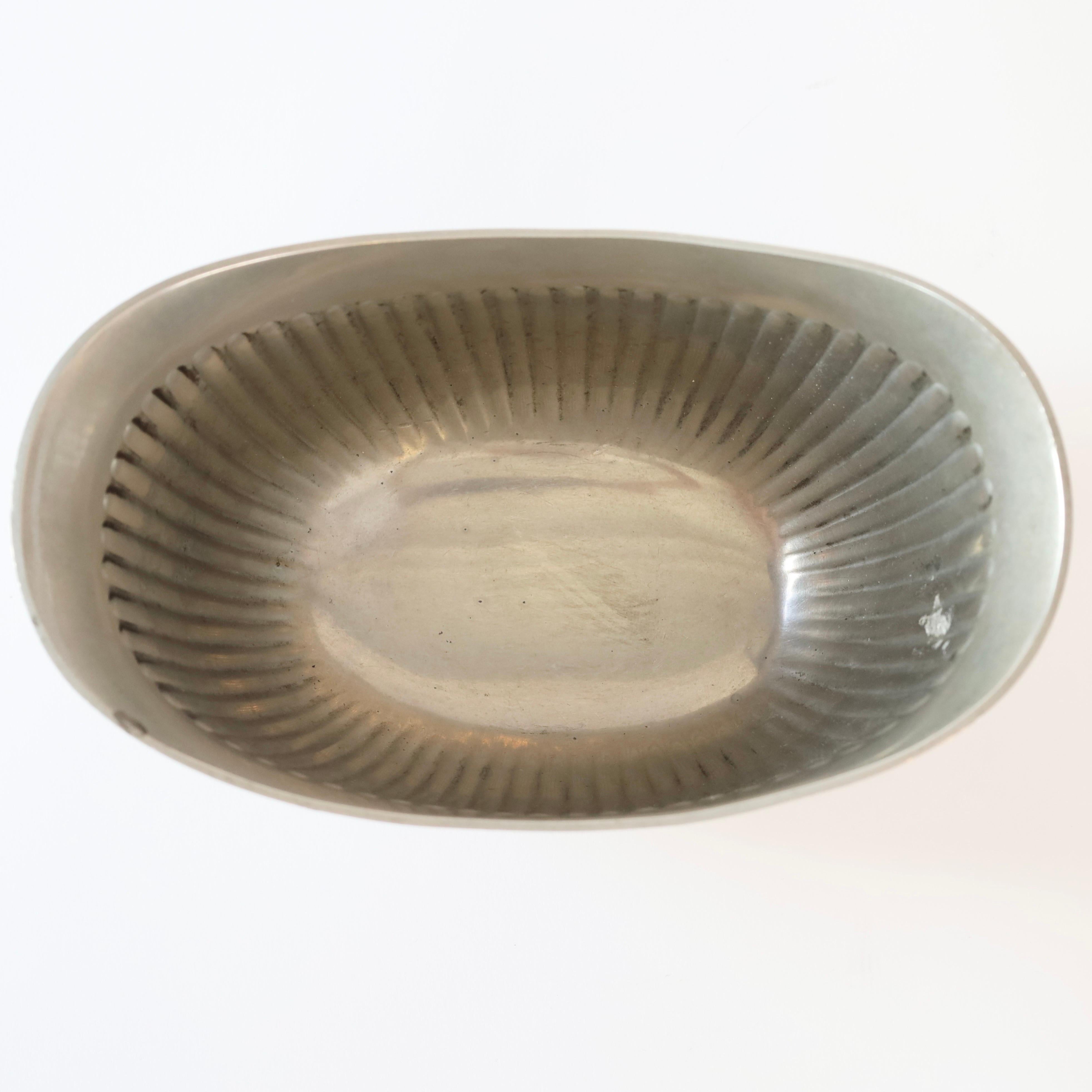 Jardinière en étain par Ellen Schlanbusch pour Just Andersen, années 1950, Danemark en vente 7