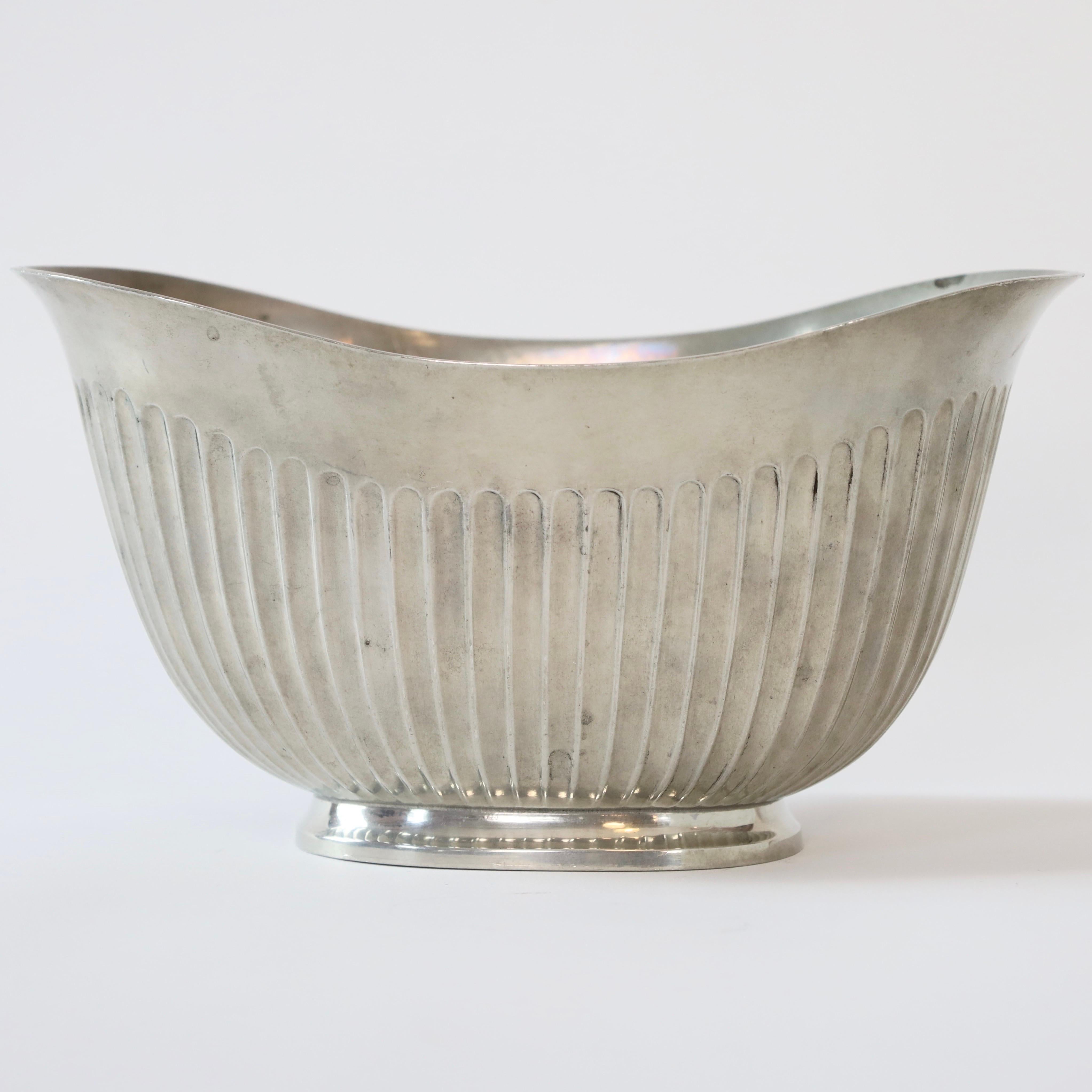 Milieu du XXe siècle Jardinière en étain par Ellen Schlanbusch pour Just Andersen, années 1950, Danemark en vente