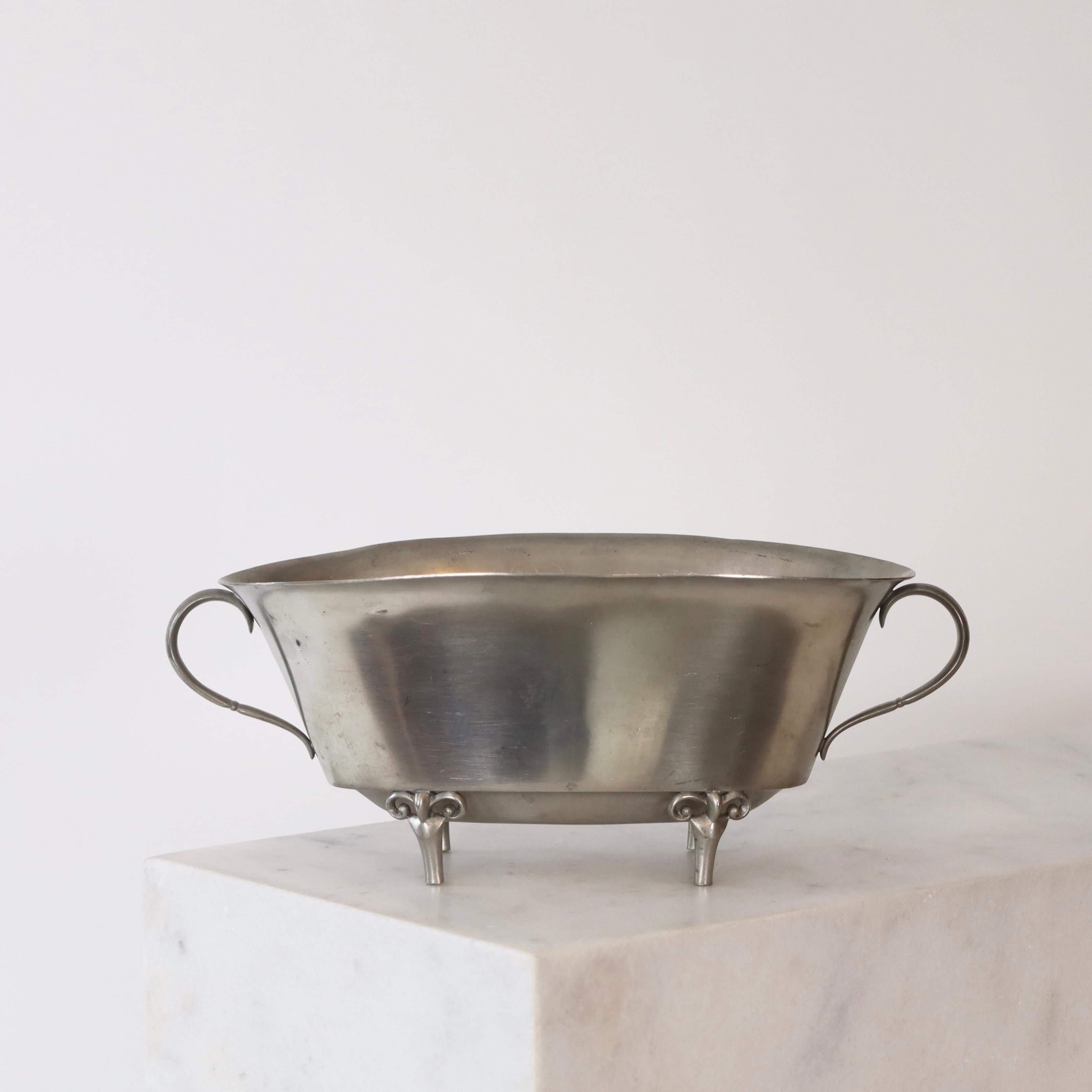 Jardinière en étain par Just Andersen, années 1920, Danemark en vente 6