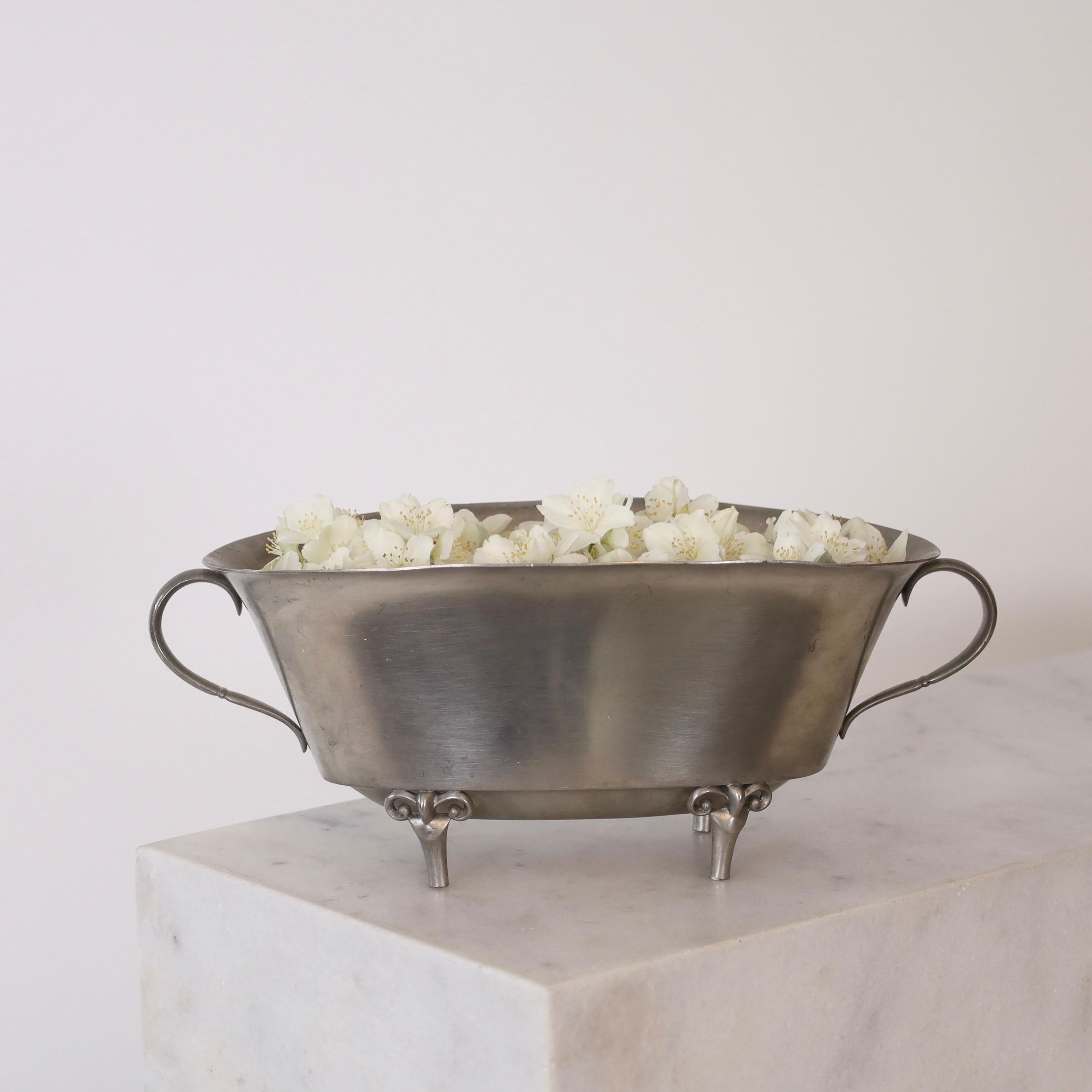 Martelé Jardinière en étain par Just Andersen, années 1920, Danemark en vente