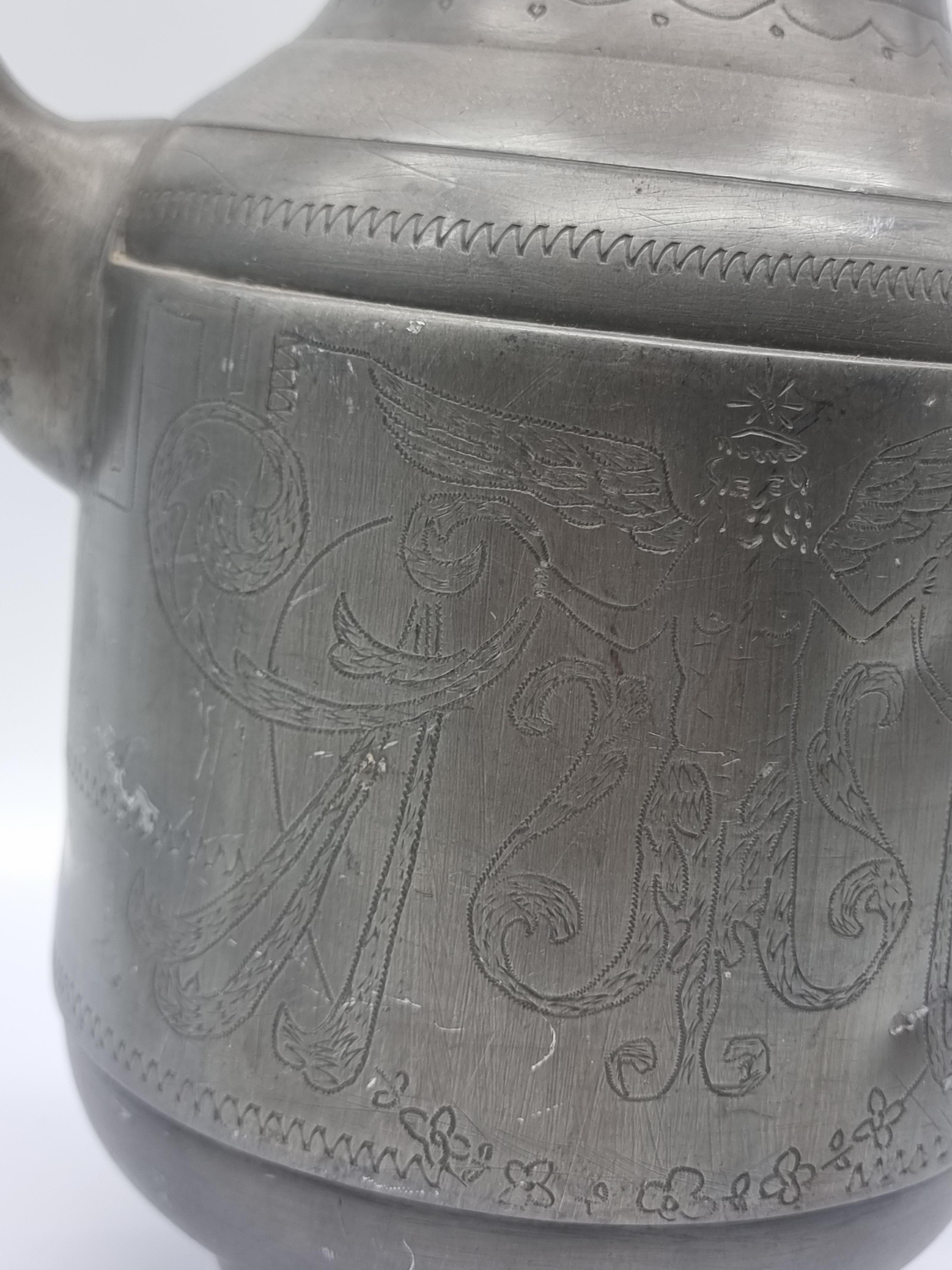 Pichet en étain / Can Art Nouveau Etain Tin Pitcher en vente 7