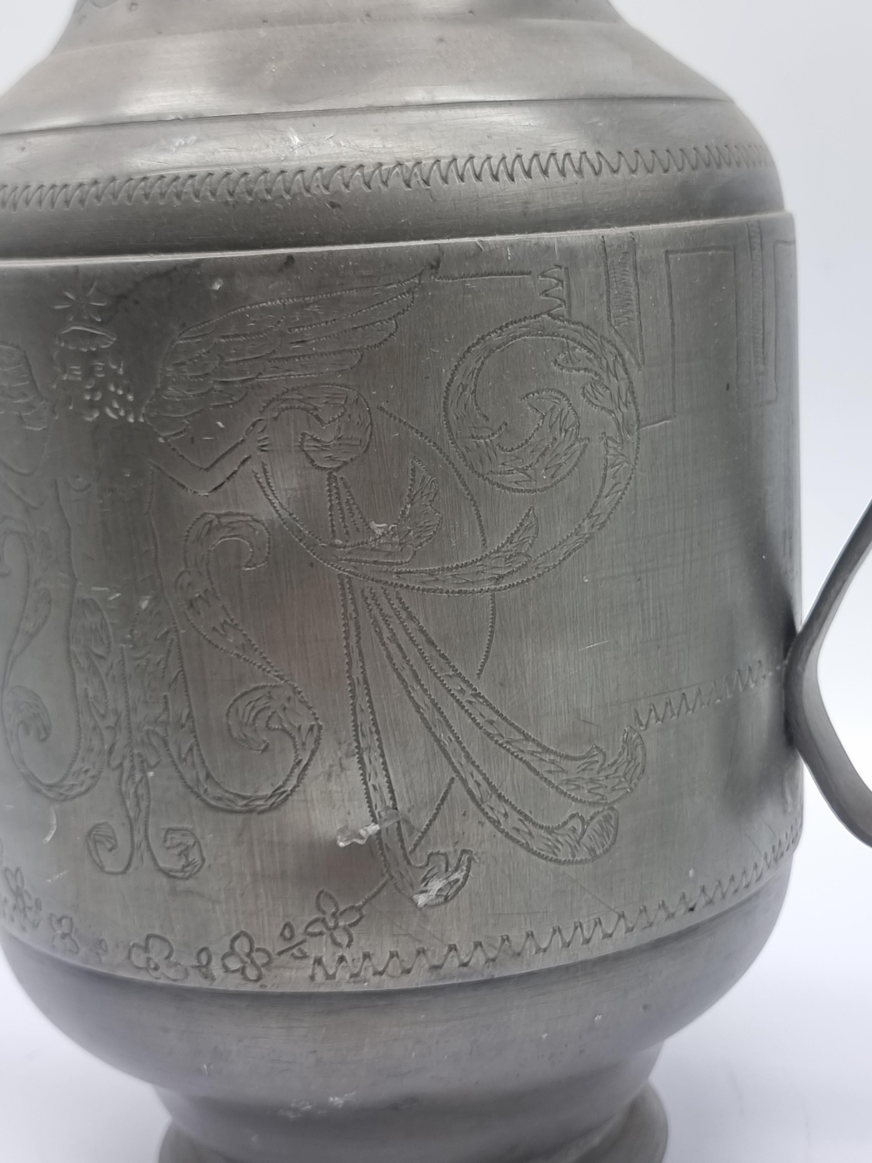 Pichet en étain / Can Art Nouveau Etain Tin Pitcher en vente 8