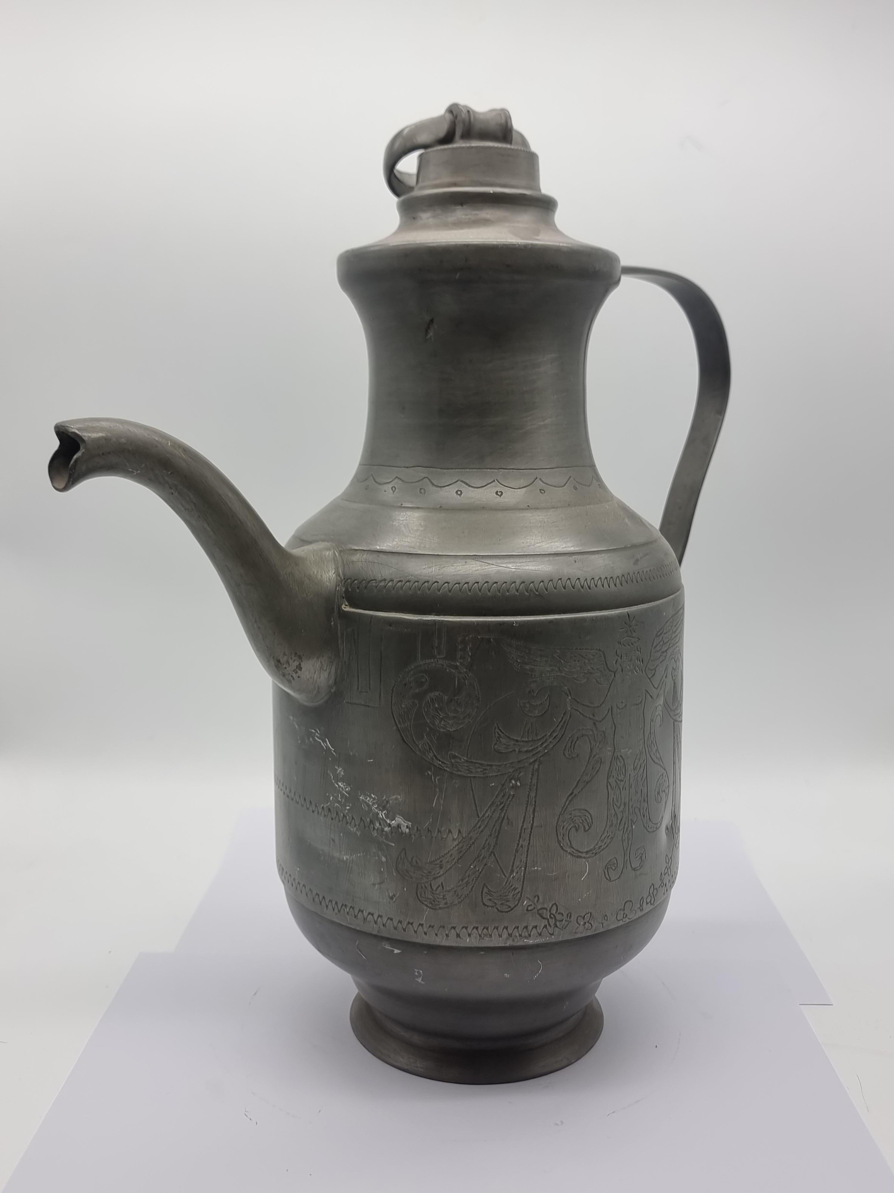 Pichet en étain / Can Art Nouveau Etain Tin Pitcher en vente 2
