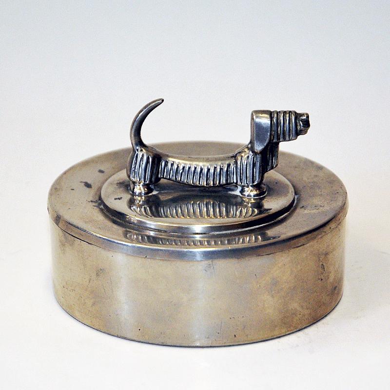 Round and practical little vintage pewter lid box with a dog knob on top by Sylvia Stave for C.G. Hallberg, Stockholm 1938 Sweden.
The box is perfect for small items like jewelry, coins, keys etc or for decoration purpose. Nice vintage patina and