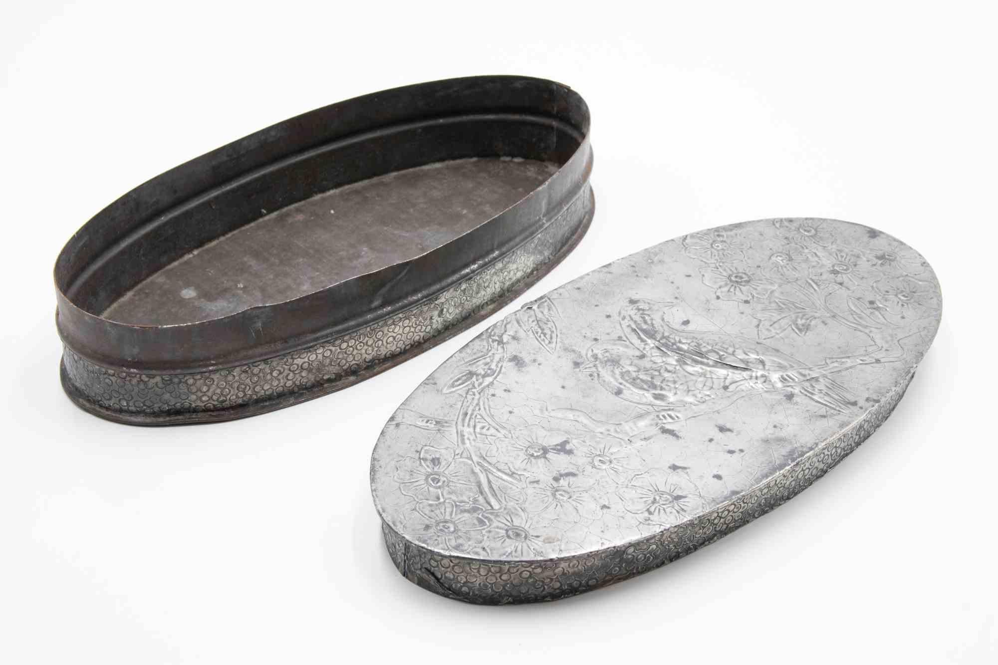 Pewter Oval Box, Italy, Early 20th Century In Good Condition For Sale In Roma, IT