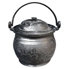 Pot en étain d'Inde avec feuillage de la fin du 19ème siècle