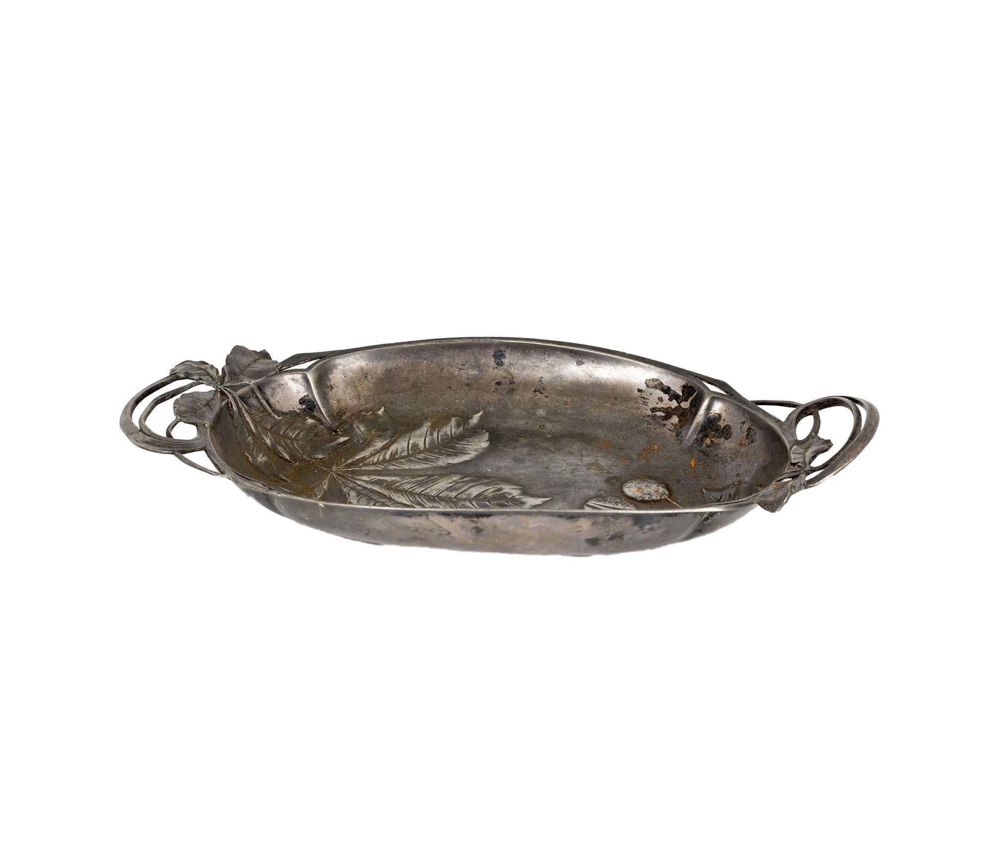 Relieve Fruta de Castaño Estaño Plateado Bandeja de Cartas B&G Imperial Zinn Bitter Gobbers, Art Nouveau 
2177

Un peltre imperial plateado  bandeja de cartón con la marca 
