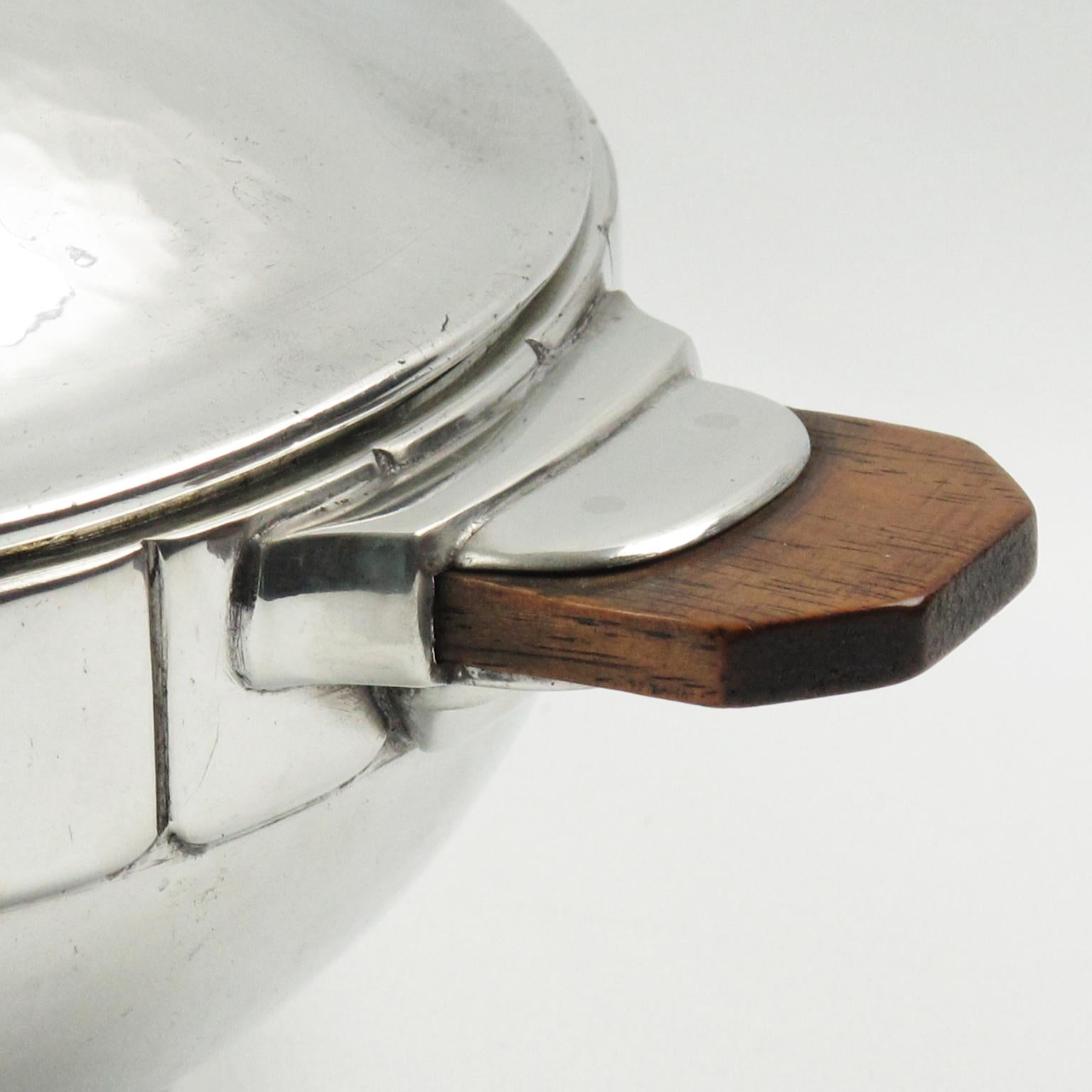 Centro de mesa con sopera cubierta de peltre de H.J. Ginebra, años 40 mediados del siglo XX en venta
