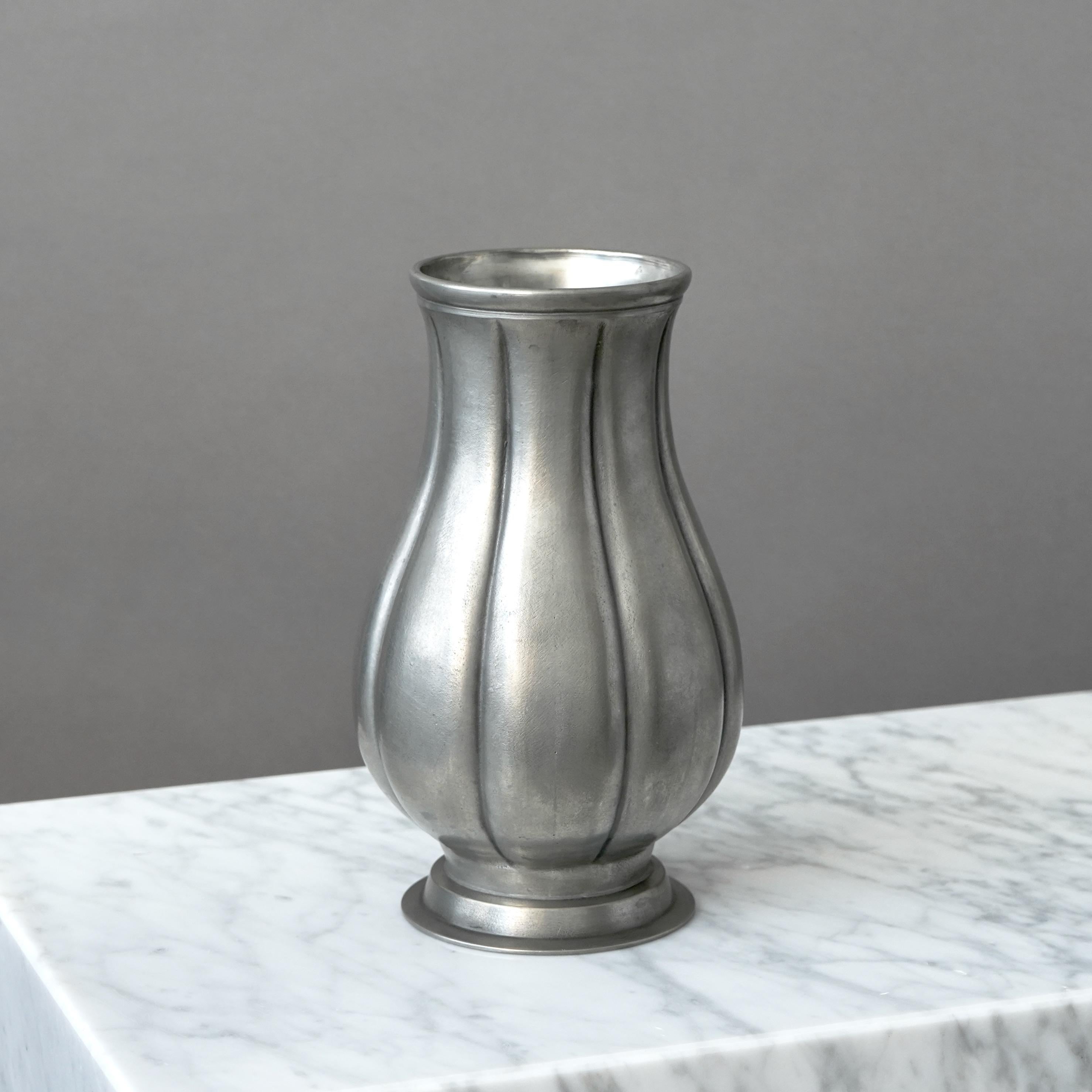 Zinnvase von Edvin Ollers, Schweden, 1930er Jahre. Svenskt Tenn. Art Deco. (Skandinavische Moderne)
