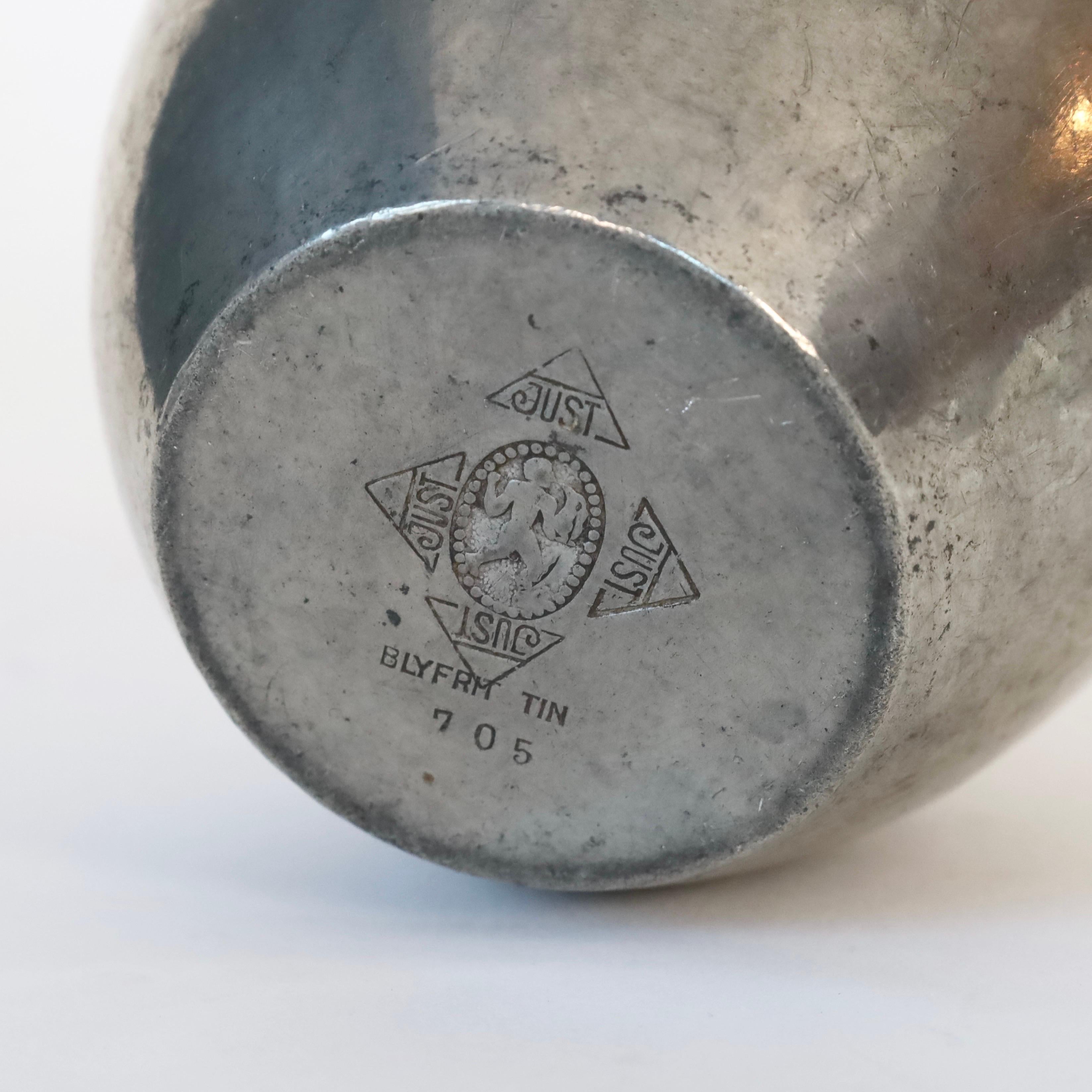 Vase en étain par Just Andersen, années 1920, Danemark en vente 3