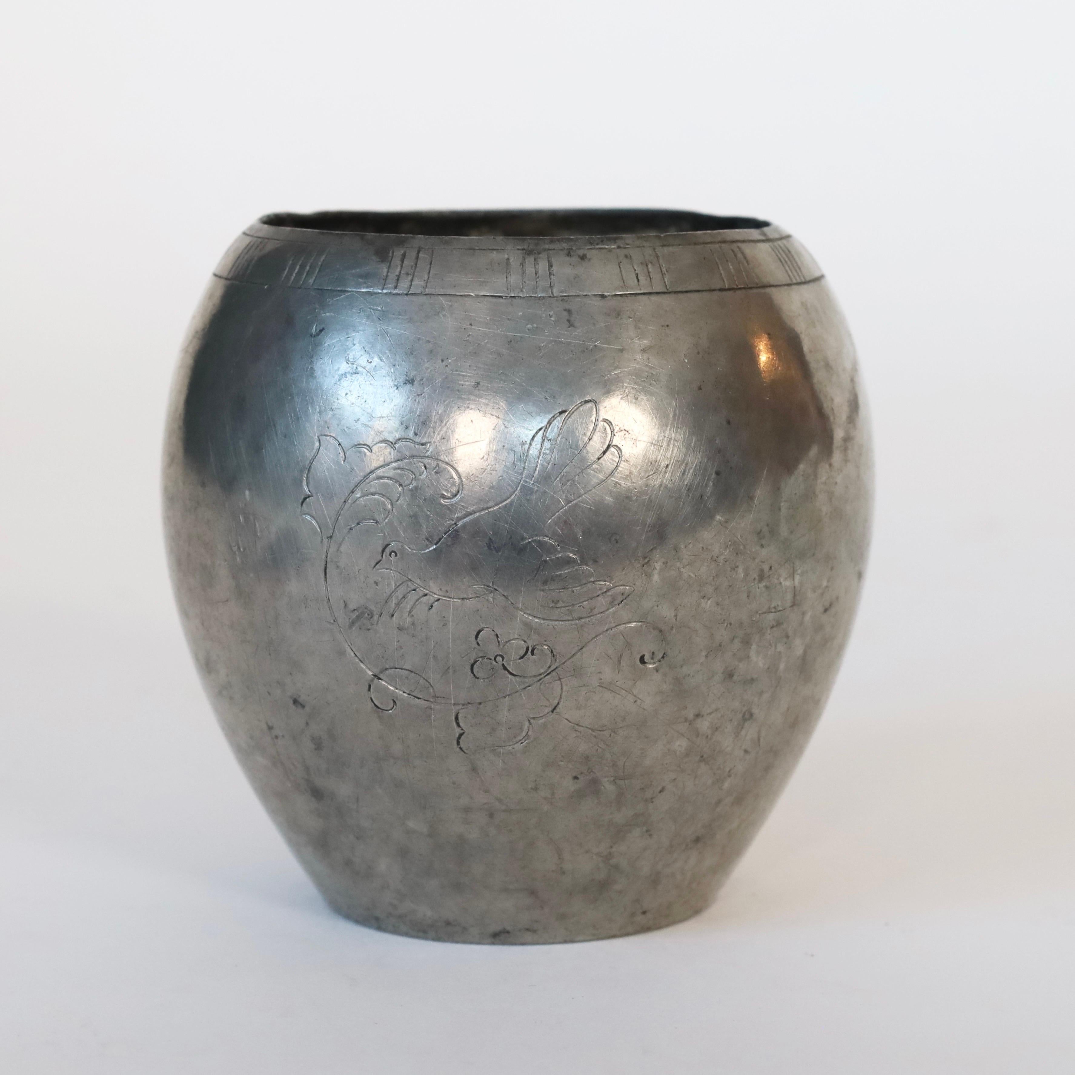 Martelé Vase en étain par Just Andersen, années 1920, Danemark en vente