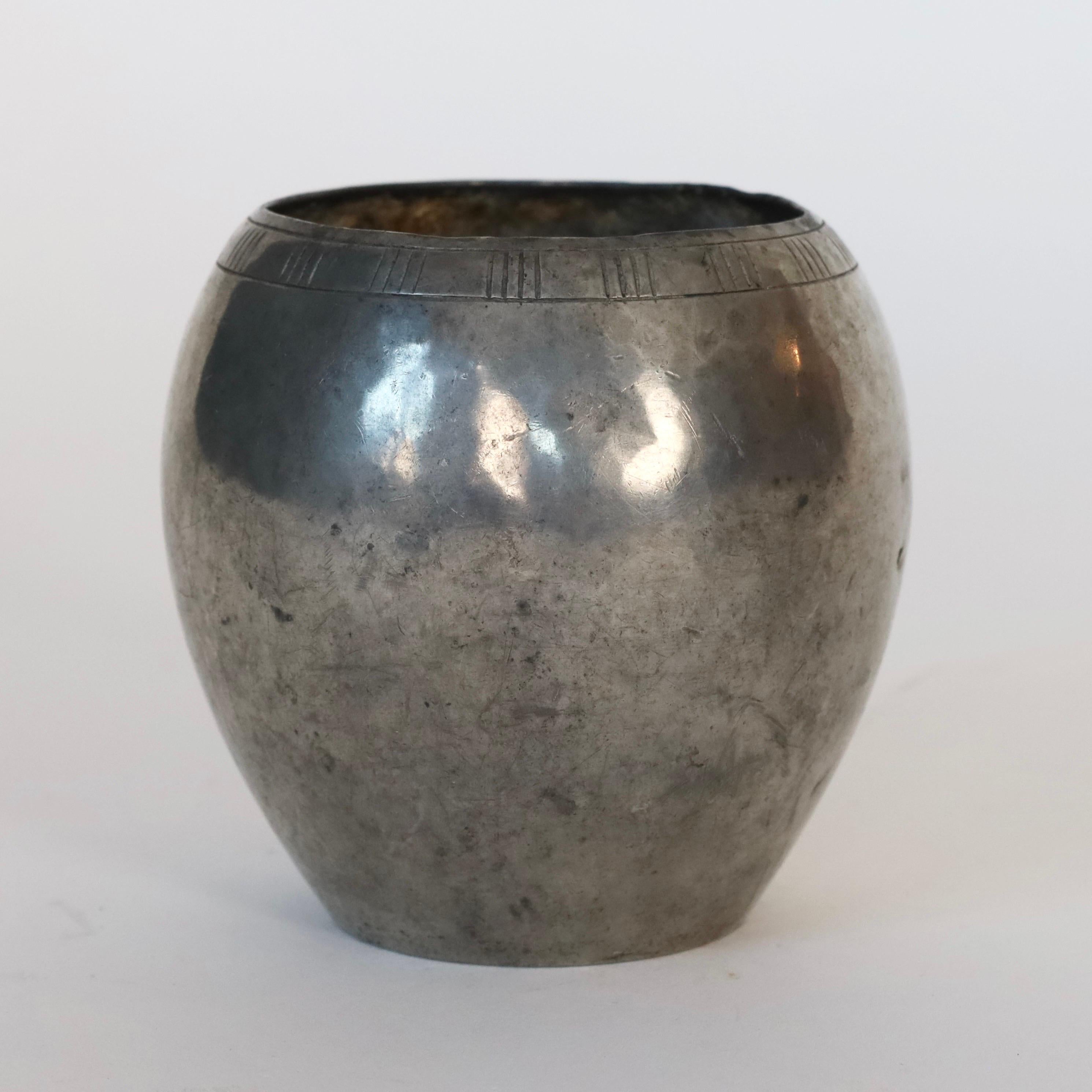 Vase en étain par Just Andersen, années 1920, Danemark État moyen - En vente à Værløse, DK