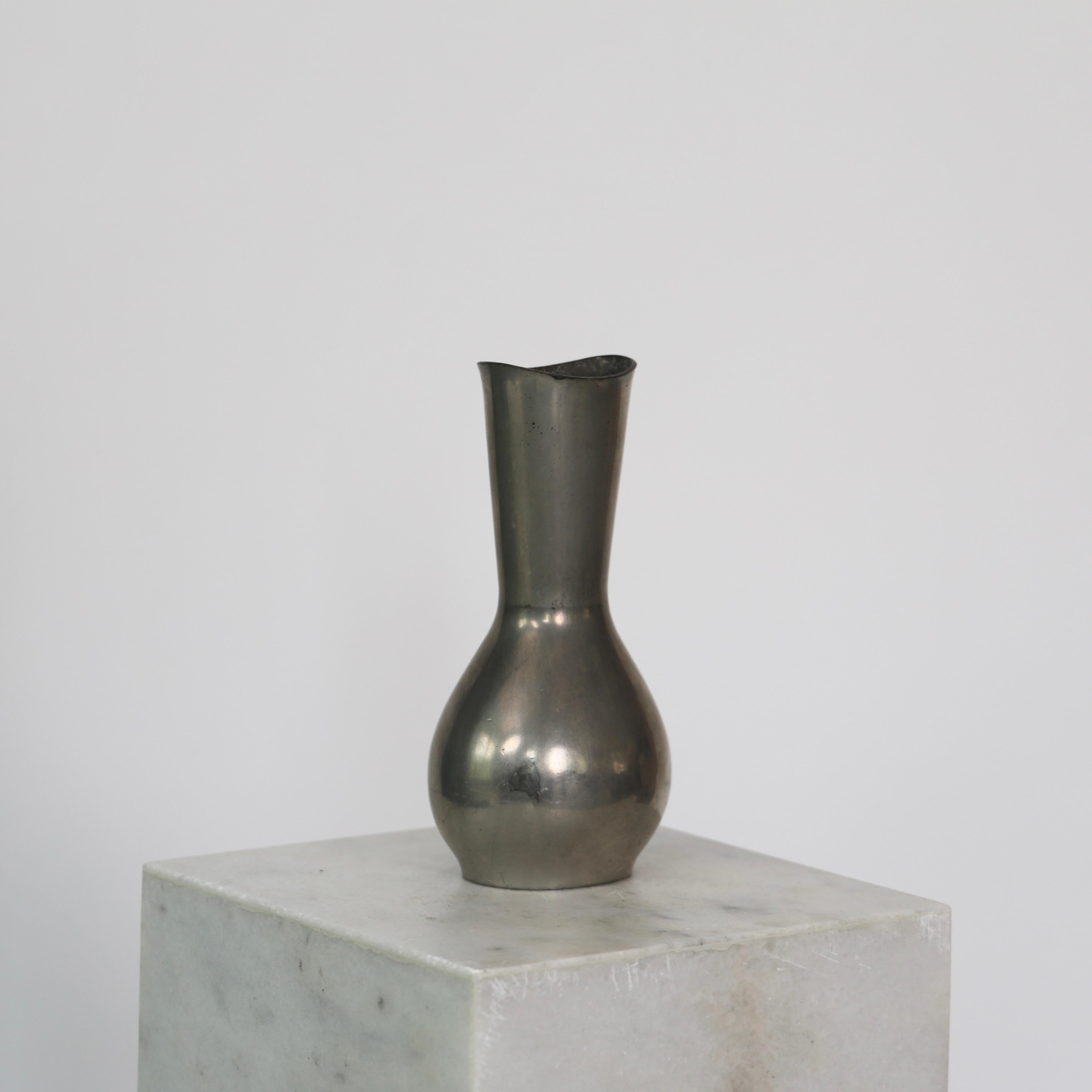 Milieu du XXe siècle Vase en étain par Just Andersen, années 1950, Danemark en vente