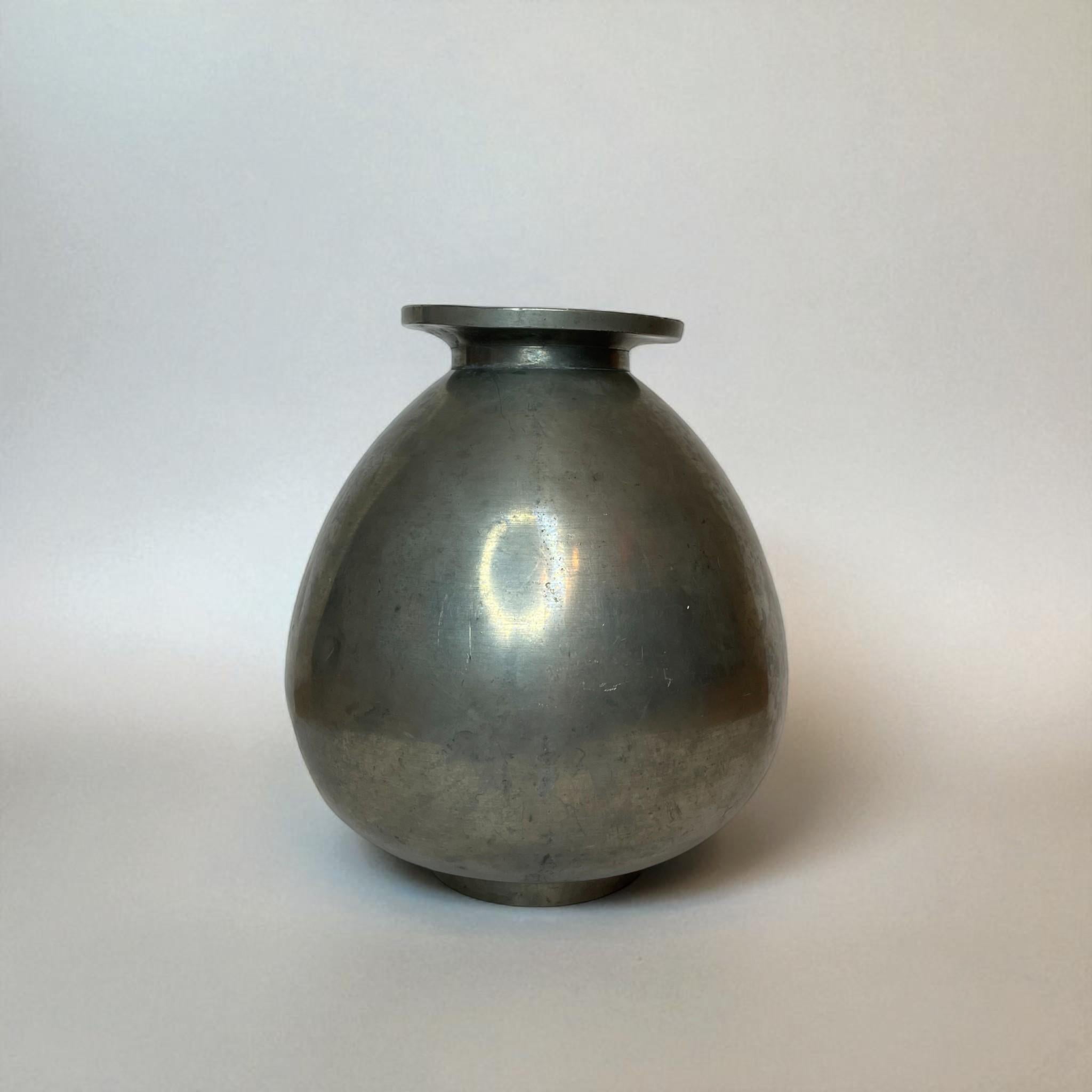 Swedish Modern Pewter Vase by Nils Fougstedt for FAK, Svenskt Tenn, Sweden, 1933 In Fair Condition For Sale In Stockholm, SE