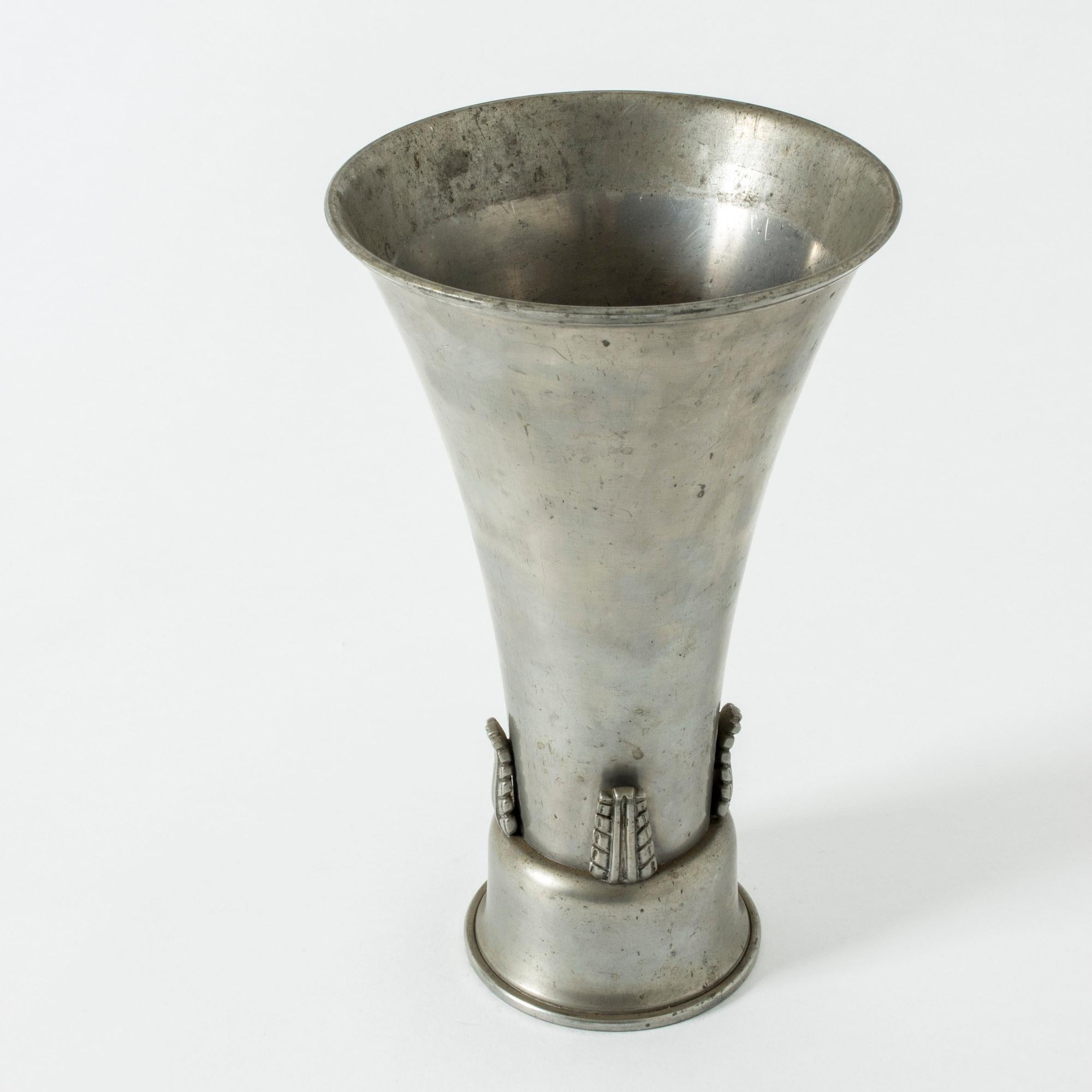 metall vase