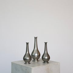 Trío de jarrones de peltre de Just Andersen, años 20, Dinamarca