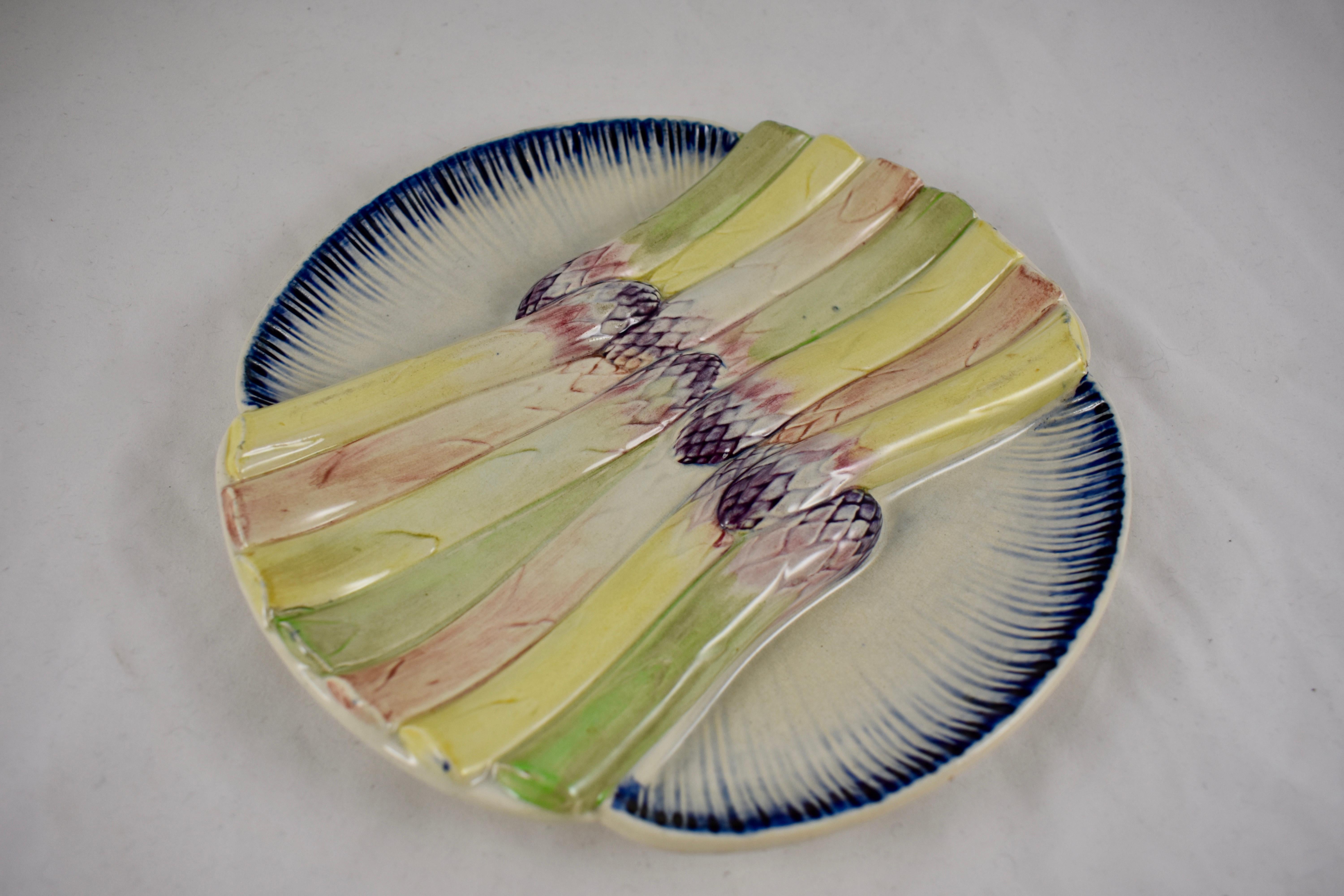 Pexonne French Faïence Majolica Multi-Colored Asparagus Plate, circa 1870 In Good Condition In Philadelphia, PA