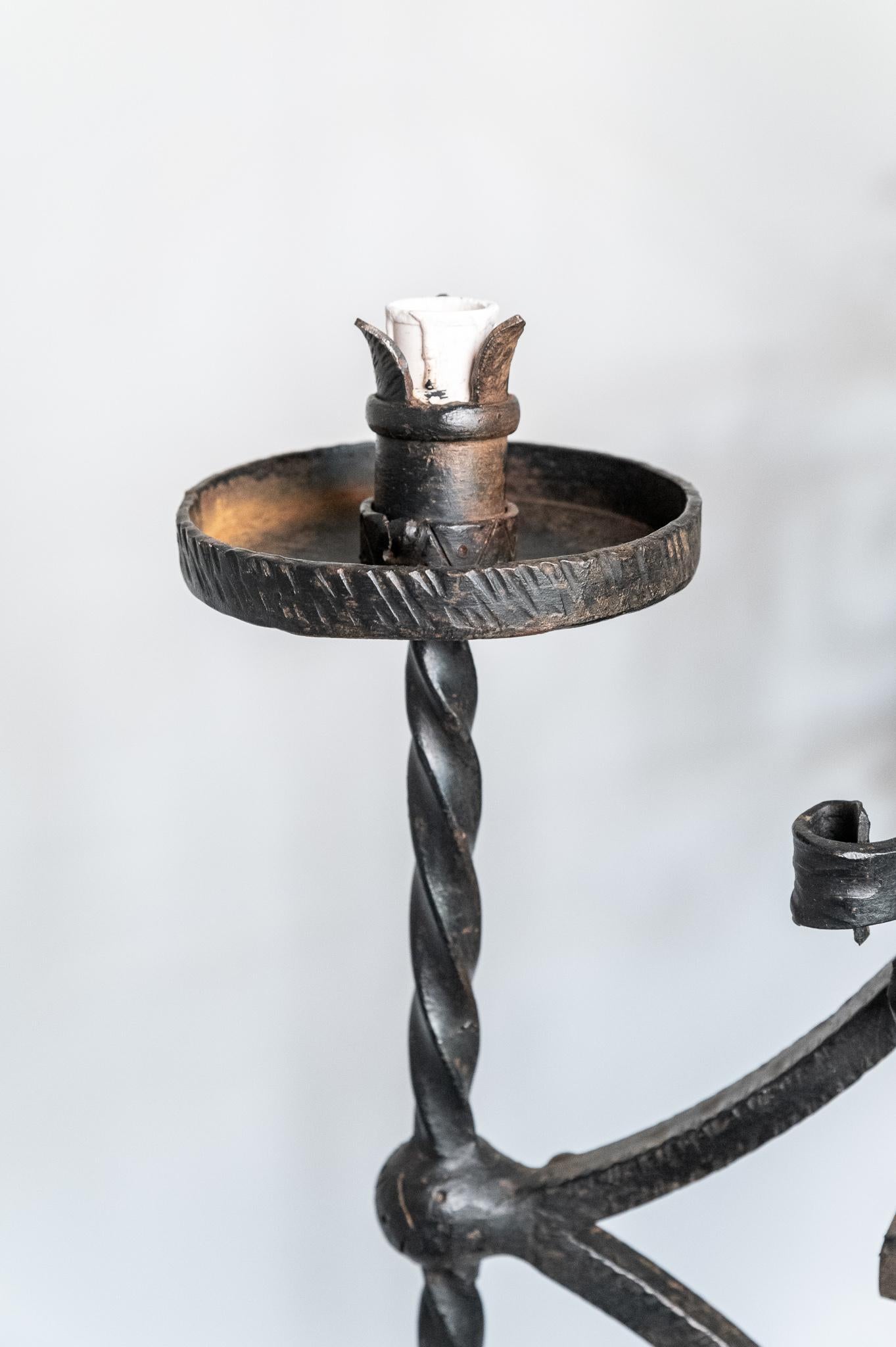 Mid-20th Century PEZZO UNICO di Lampadario in ferro battuto, Anni '30 in vendita