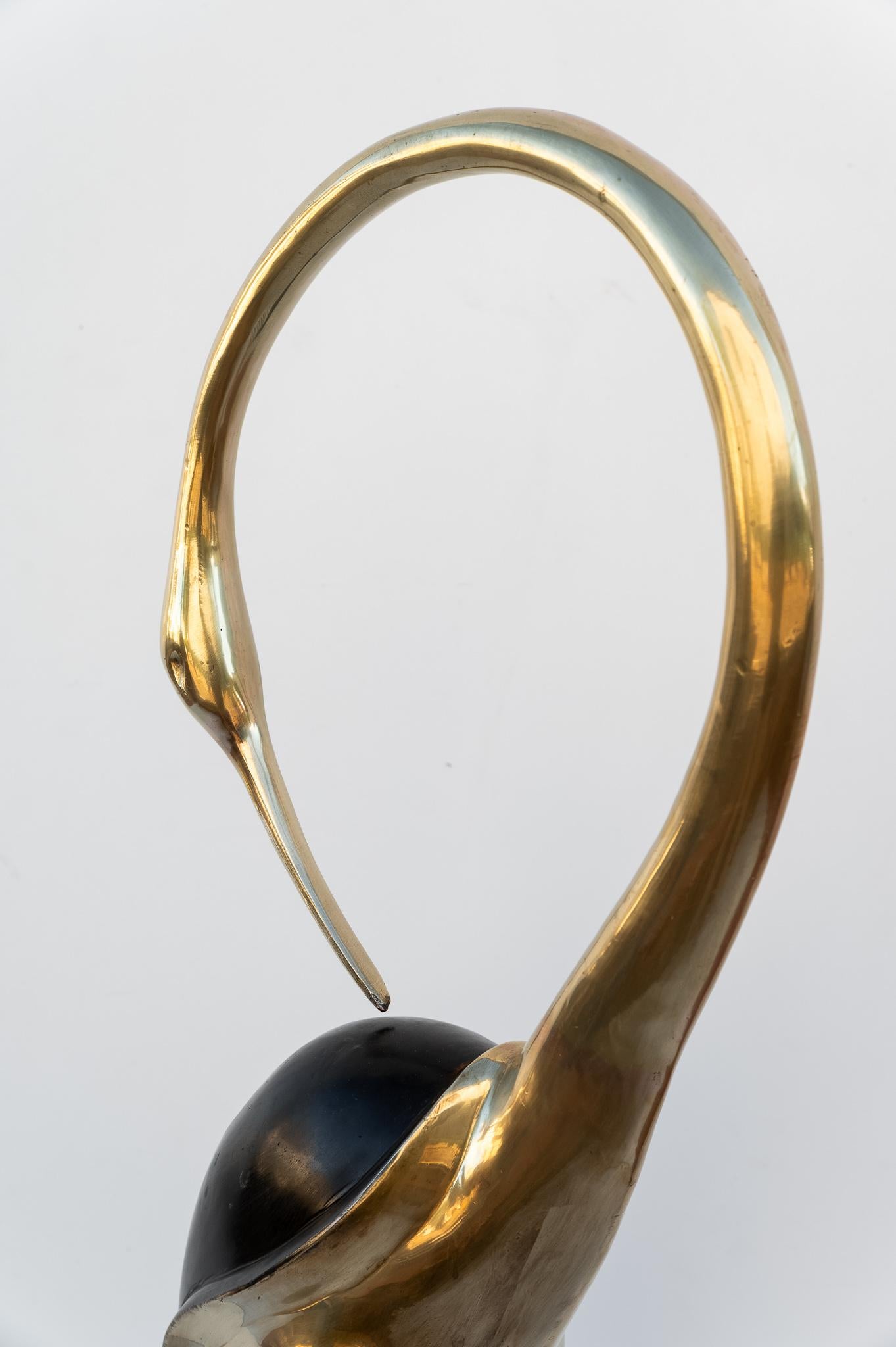 Italian PIÈCE UNIQUE : Sculpture élégante en laiton représentant un héron, années 1960 en vente