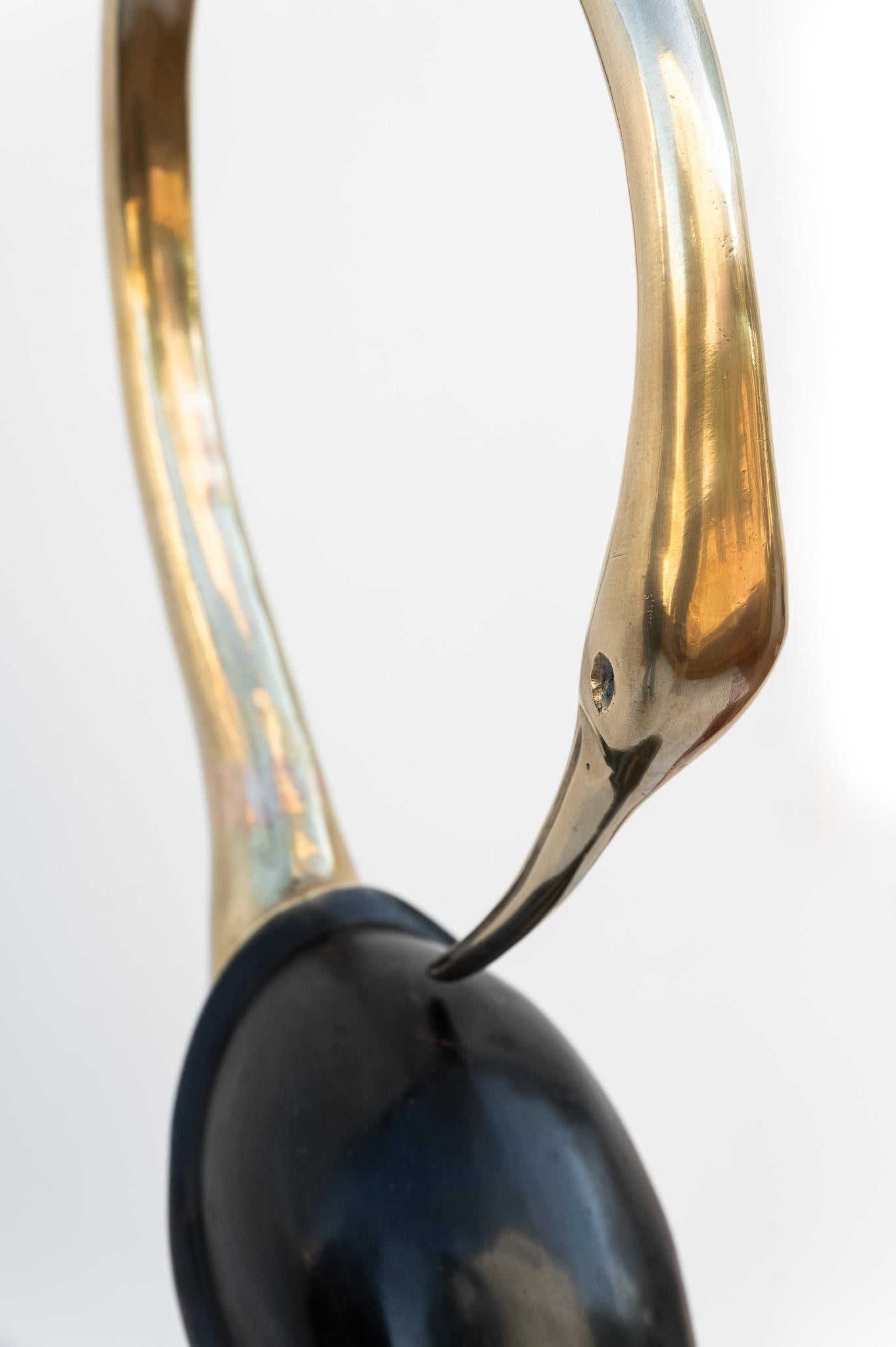 PIÈCE UNIQUE : Sculpture élégante en laiton représentant un héron, années 1960 Bon état - En vente à Bastia Umbra, IT