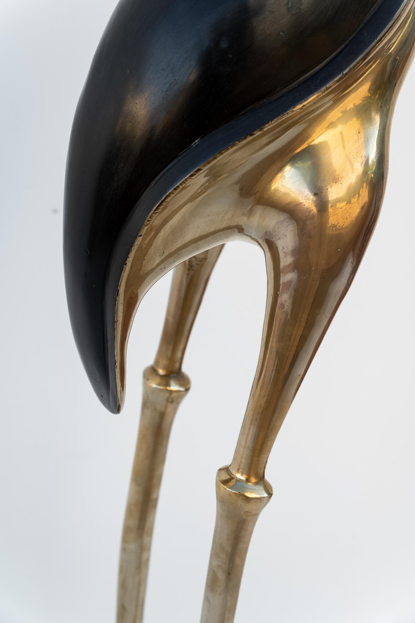Laiton PIÈCE UNIQUE : Sculpture élégante en laiton représentant un héron, années 1960 en vente