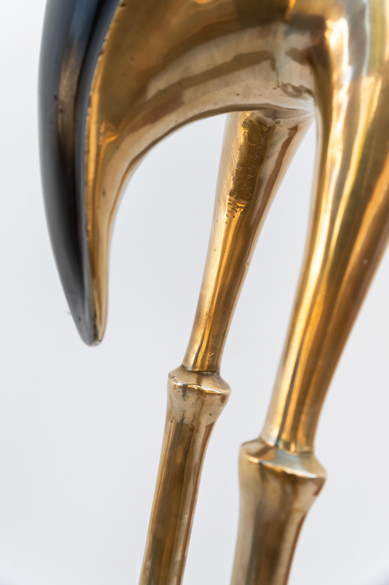 PIÈCE UNIQUE : Sculpture élégante en laiton représentant un héron, années 1960 en vente 1