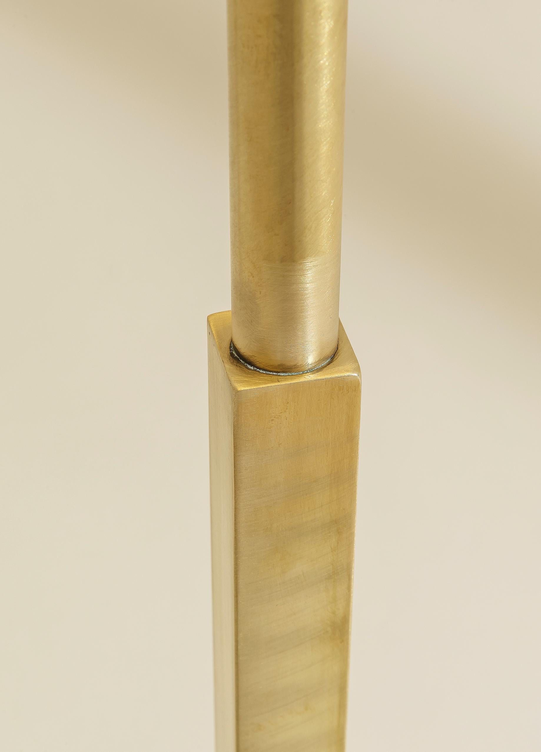 PF330 Lámpara de pie de latón satinado con pantalla de tela by Daluce Italiano en venta