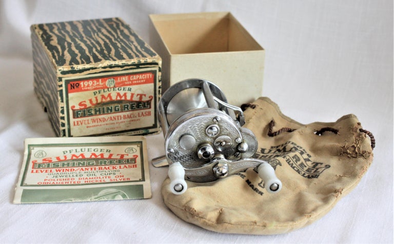 Pflueger ATLAPAC No.#1640 Size 4/0 Nickel Silver with Original Tin Can &  Felt Bag Circa-1929 — VINTAGE FISHING REELS